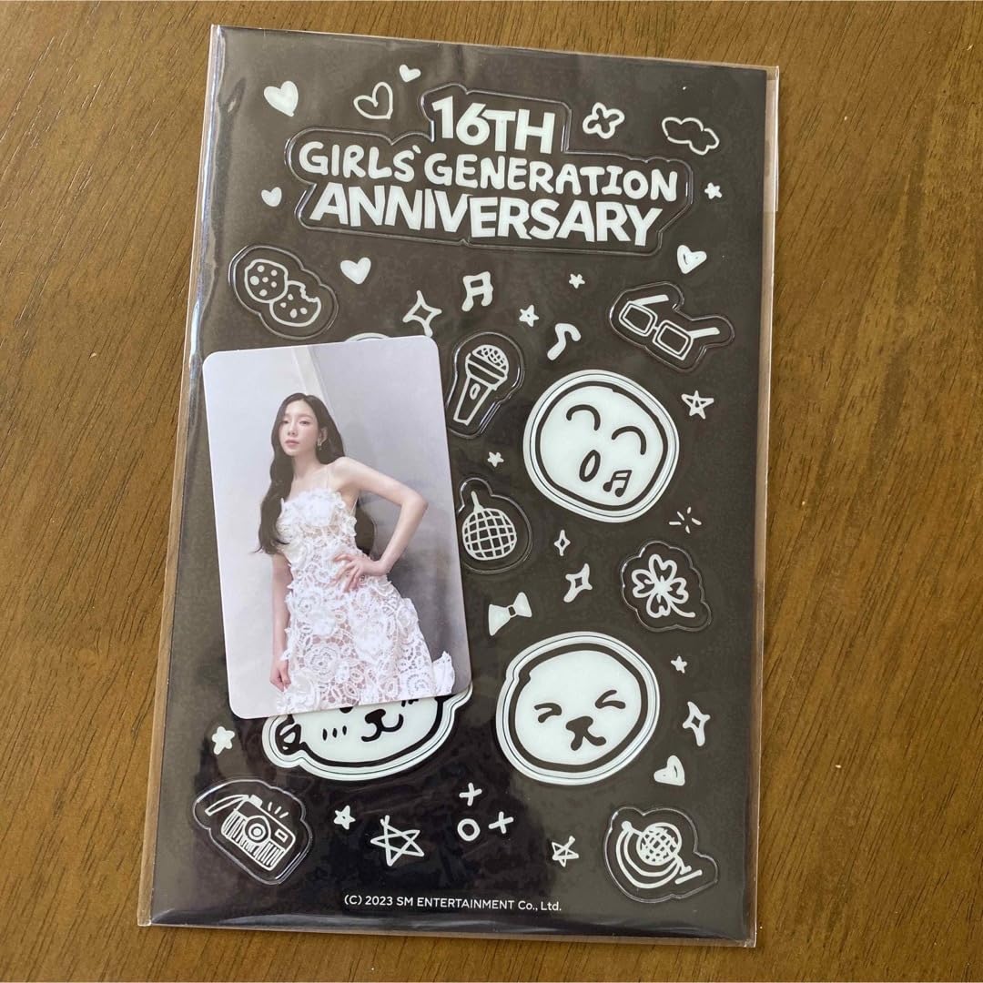 Amazon.co.jp: (テヨン) 少女時代 16周年記念グッズ ステッカー&フォト