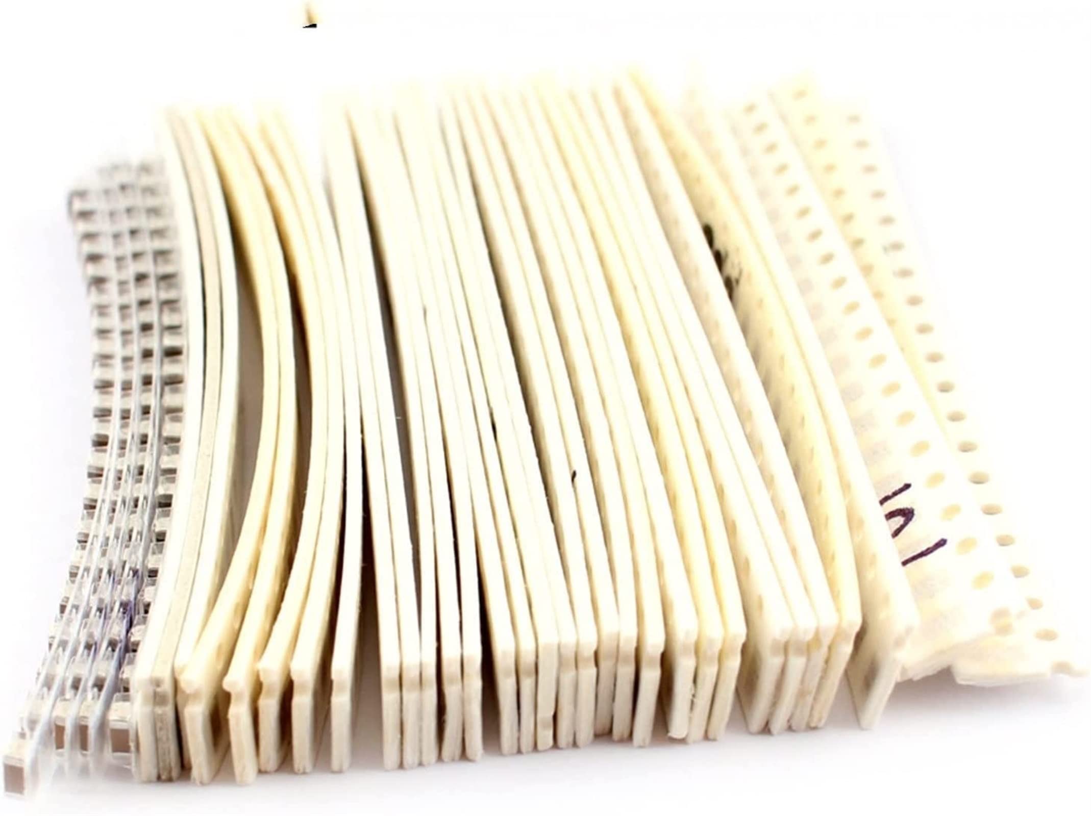 Kit de condensadores 1206 SMD Juego de condensadores de cerámica 1pF-10uF 36Valores * 20pcs condensadores Kit surtido 22PF 47PF 22NF capacitancia Paquete de muestra condensadores Dispositivos electrón