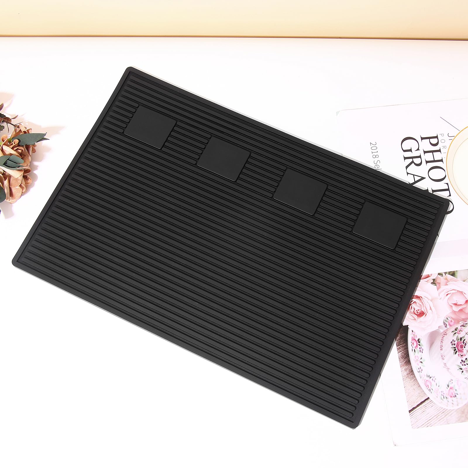MoyRetty Magnetische Friseur-Stationsmatte für Schermaschinen, gestreifter rutschfester Organizer, professionelle Salon-Friseur-Arbeitsplatz-Pads, Schönheitssalon-Werkzeuge (48,3 x 33 cm, schwarz)