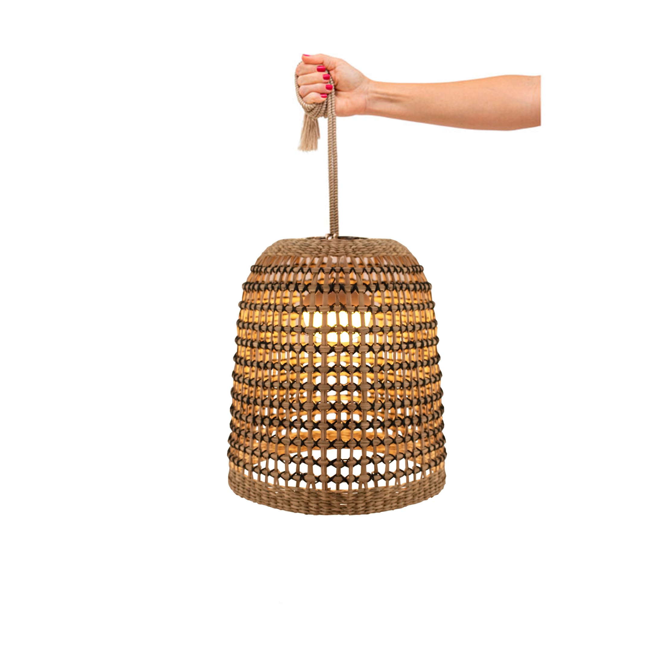 newgarden Positano Lampe suspendue portable sans fil et lampe d'extérieur avec 900 lumens LED chaude 3000K. Fabriquée en fibres naturelles avec batterie rechargeable.
