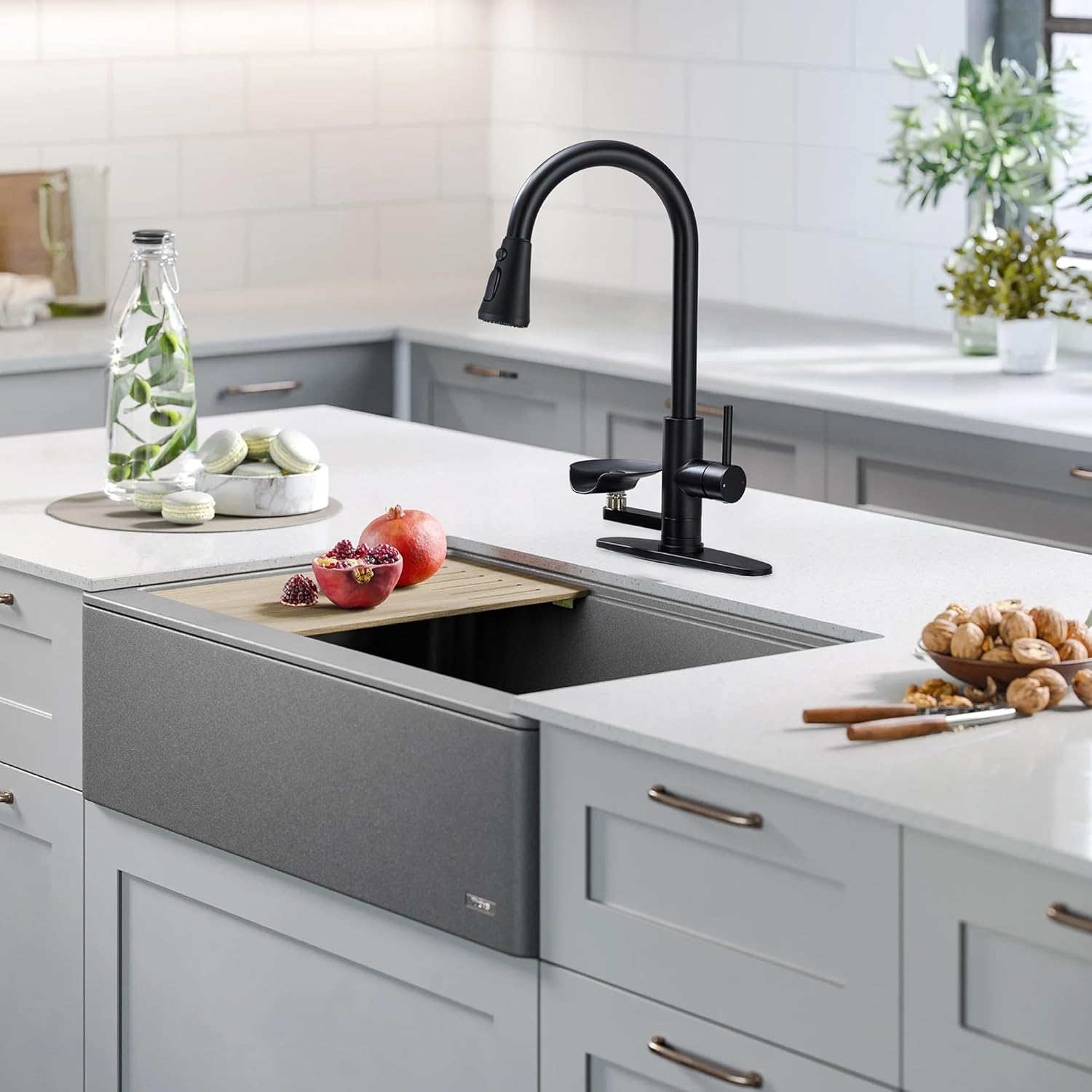 Kitchen Faucet with Cup Washer Single Handle Pull Down Kitchen Sink Faucet with Glass Rinser Matte Black Pull Sink Faucet 1 or 3 Hole, Suitable for Laundry Rv Bar