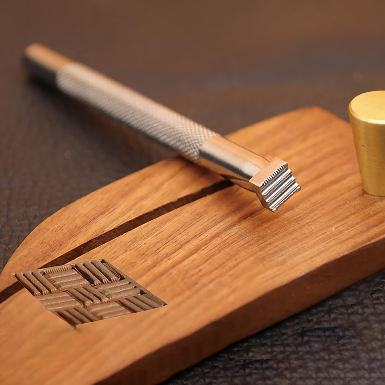 RUIQIN Leather Stamps, Weave Pattern Leather Stamping Tools, Professional Leather Carving Tools, Leather Crafting Tools for Leather Working and Leathercraft (Weave Pattern)