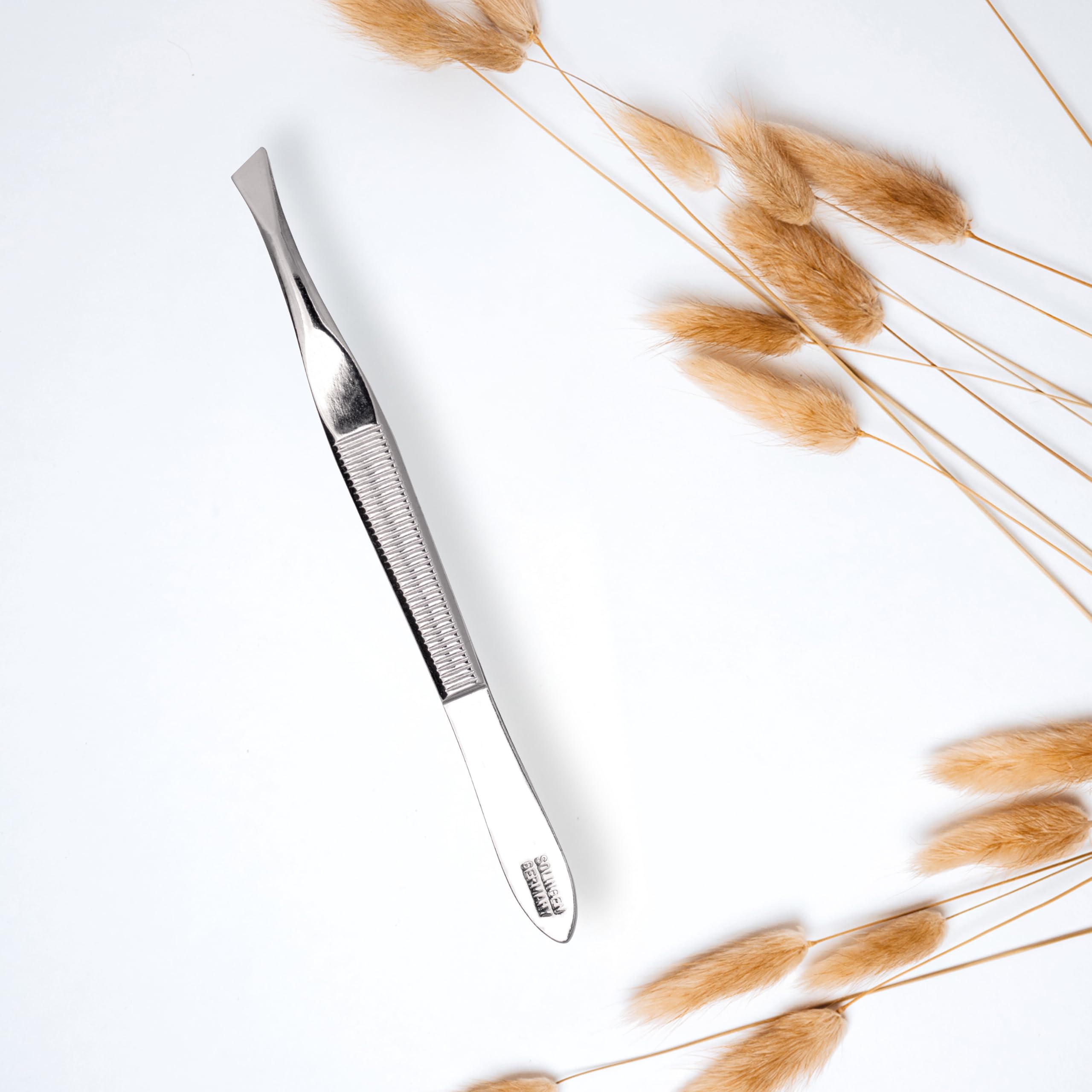 Niyok® Pęseta z Solingen z ukośną końcówką • Made in Germany • Pęseta do brwi do pielęgnacji twarzy, do wyrywania brwi, brody i włosków • profesjonalna pęseta do wyrywania | Ukośna, precyzyjna końcówka do brwi, brody i drobnych włosków, powłoka bez niklu