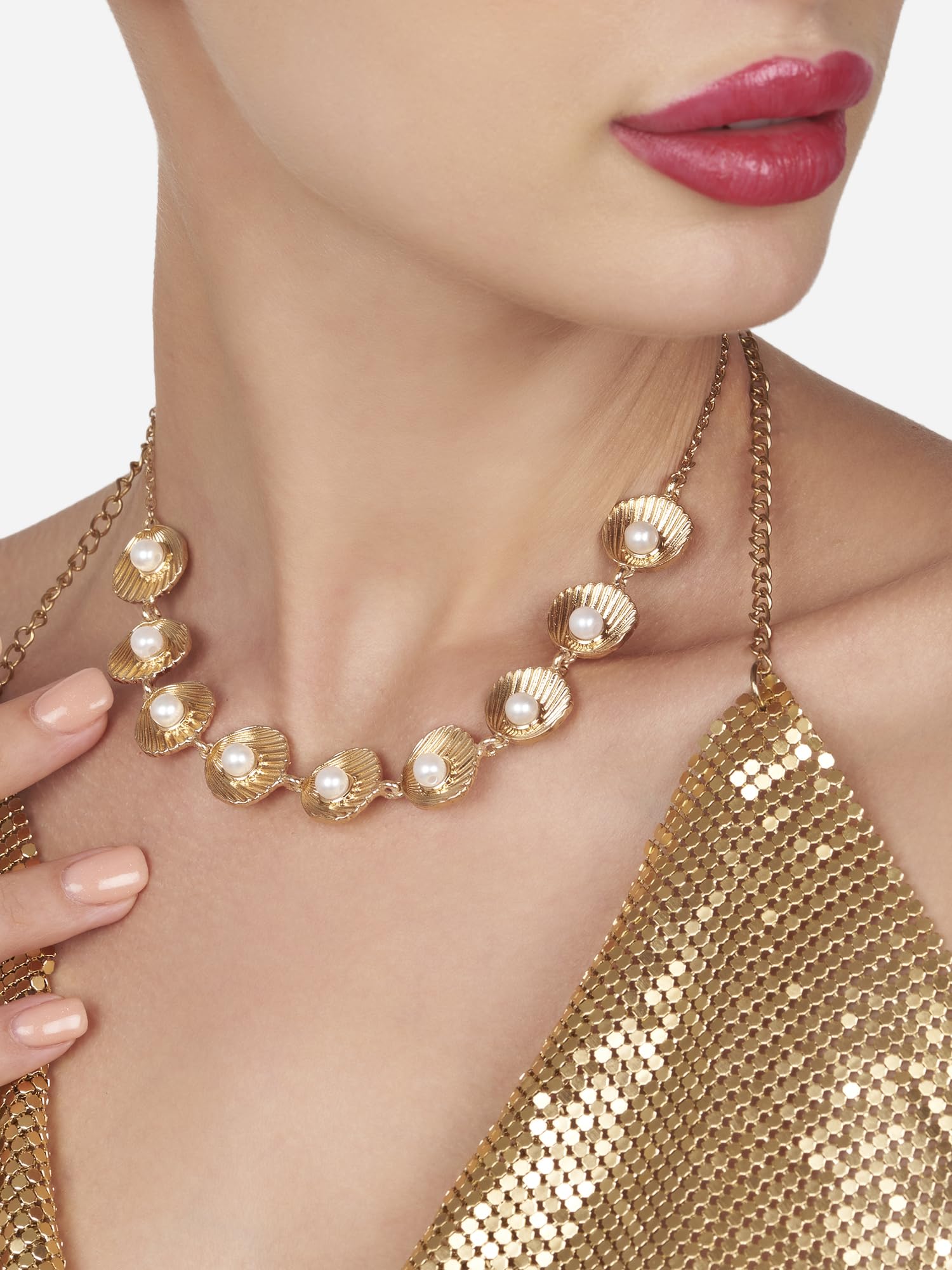 Contemporary Classy Pearl Shell Necklace For Women