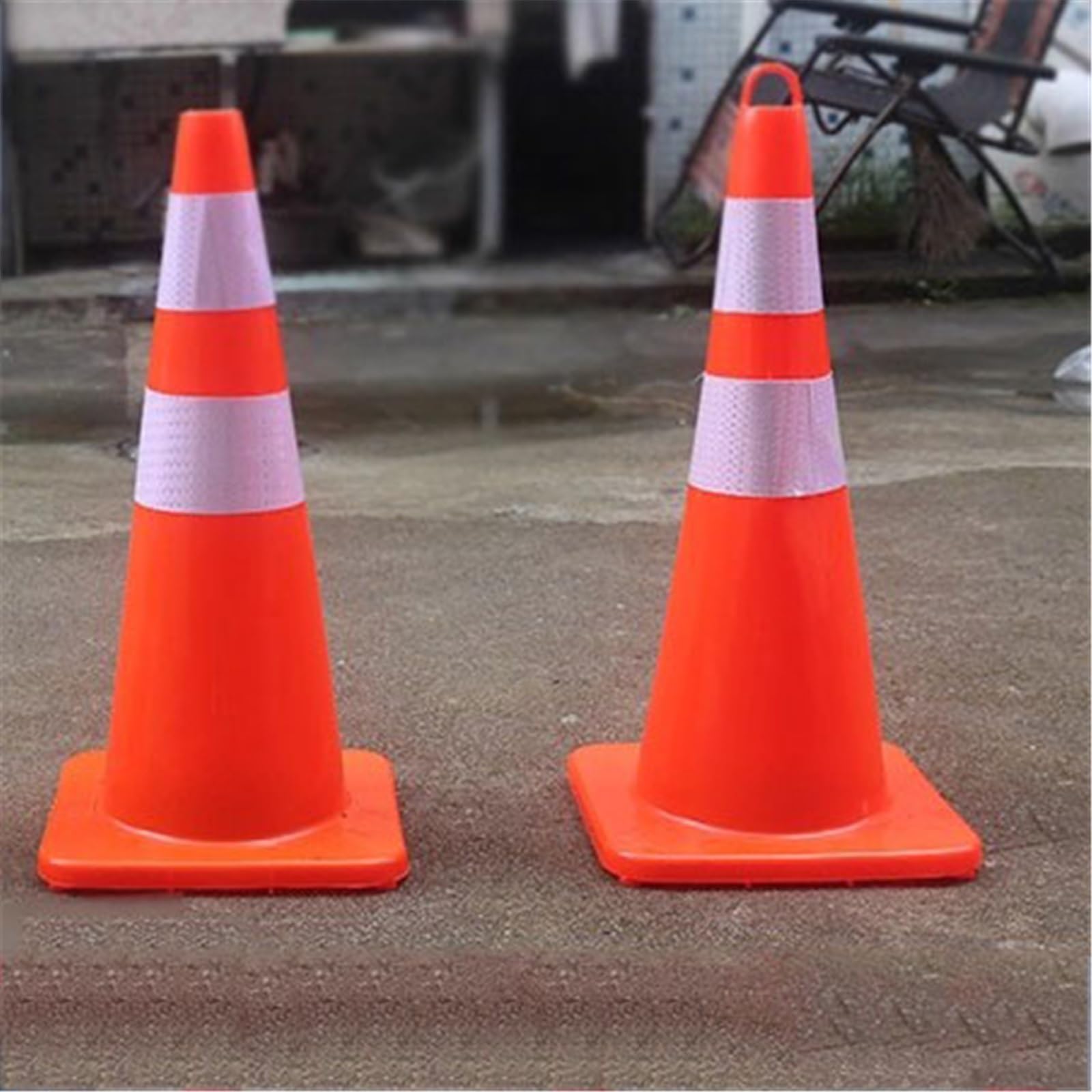 Lot de 5 cônes signalisation réfléchissants Haute visibilité avec poignée for la Formation à Conduite et Les parkings Cône de sécurité(Grand)