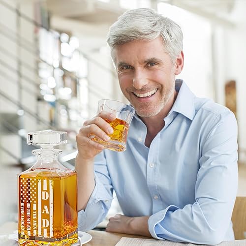 Miniatura 13 de Decantador de whisky grabado con la bandera estadounidense We The People, juego de decantador con 2 vasos para licor, whisky, bourbon o vino, regalo