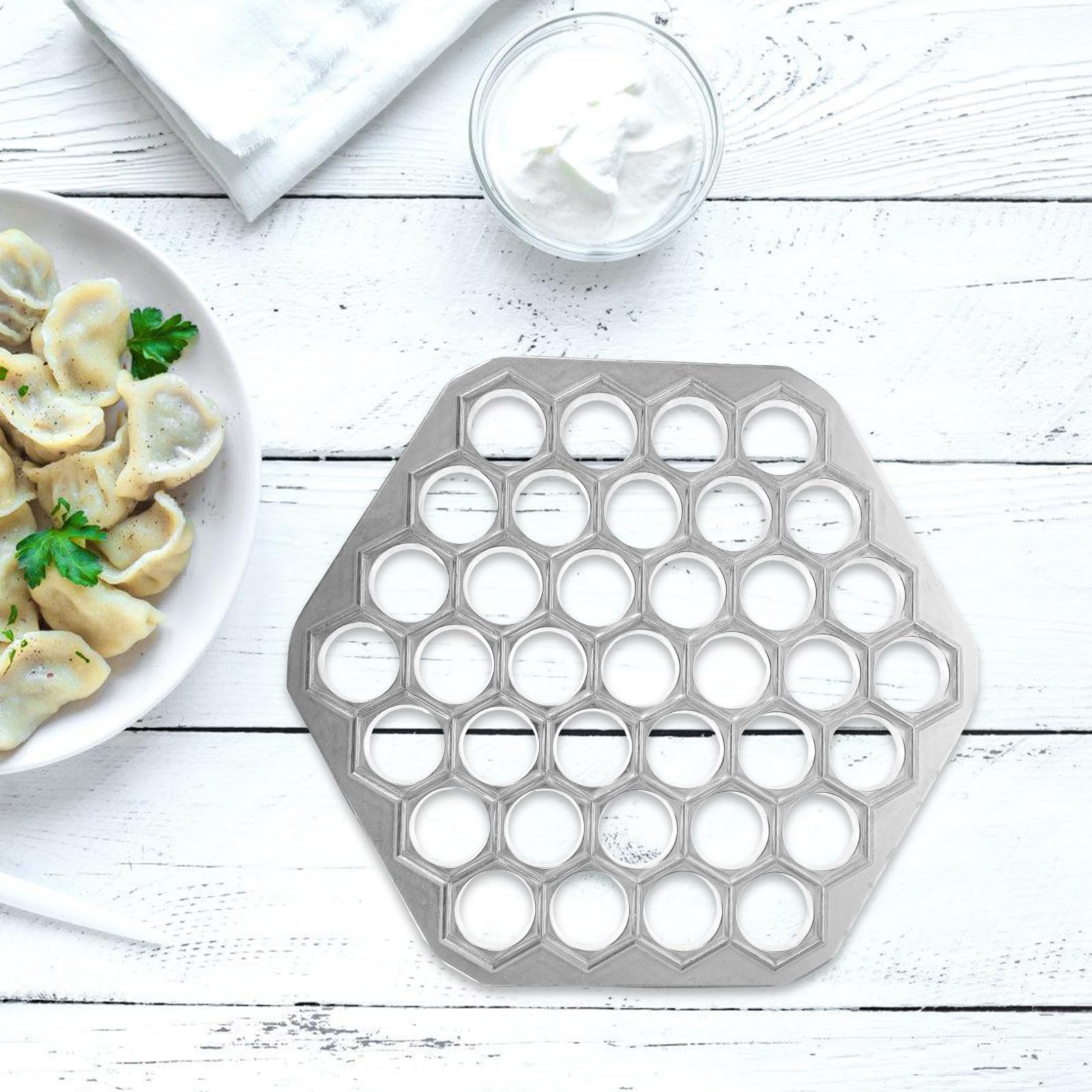 Toyvian Stampo per Pelmeni in Alluminio Riutilizzabile Macchina per Gnocchi Domestica Multiforo Utensile Cucina per Ravioli Russi Facile da Pulire e Riporre per Preparazioni Rapide e