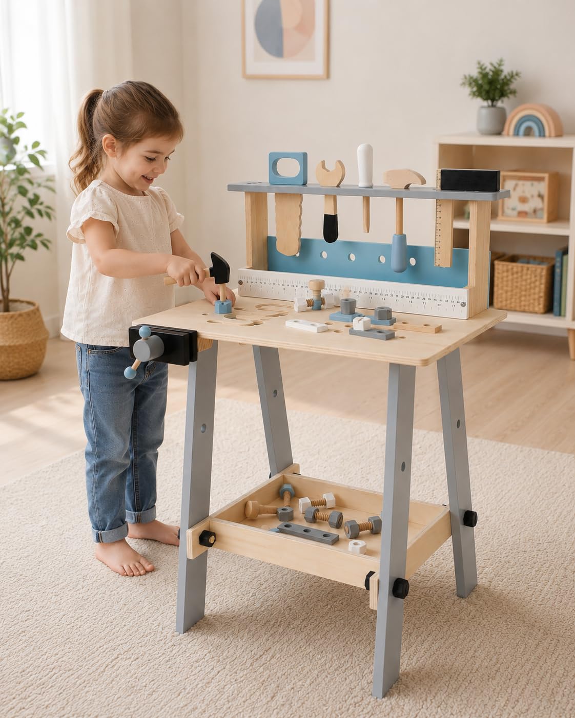 Bayer Chic 2000 Kinder-Werkbank | Holz | Mit Werkzeug & Zubehör | Robuste Werkbank aus Holz für kleine Handwerker. Inklusive umfangreichem Zubehör. Fördert Geschick & Kreativität ab 3 Jahren.
