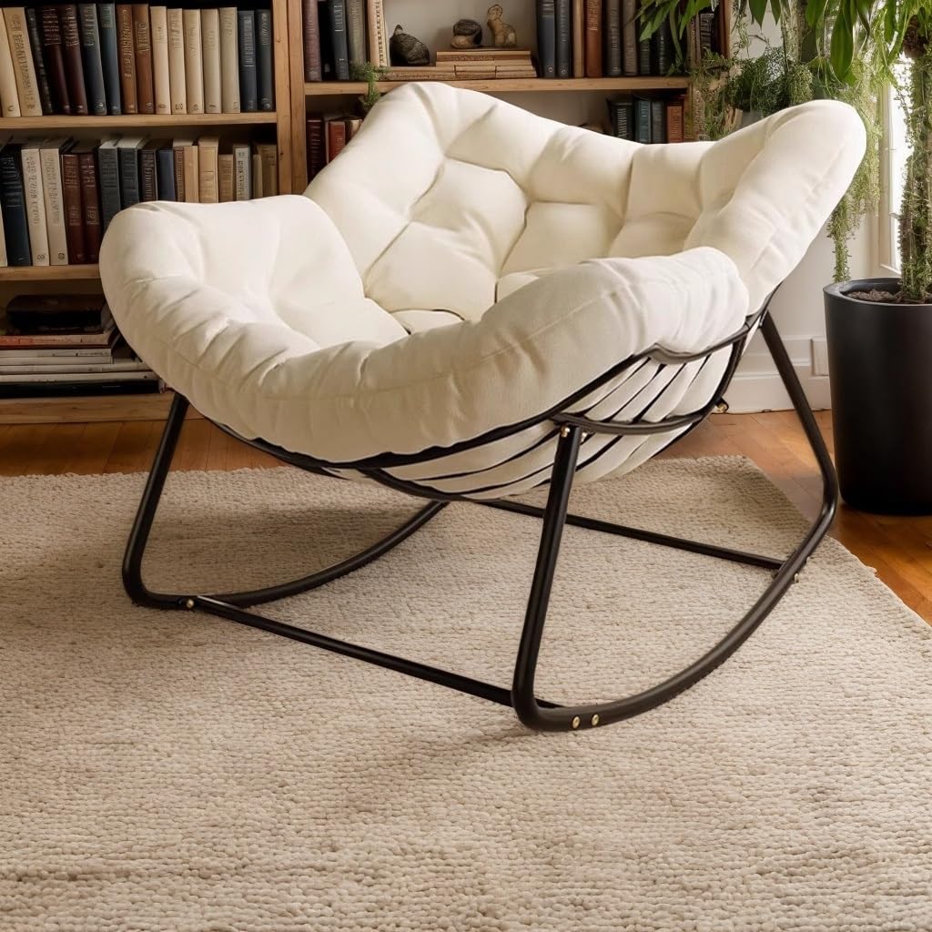 Chaise longue en rotin confortable pour soulager le dos au salon