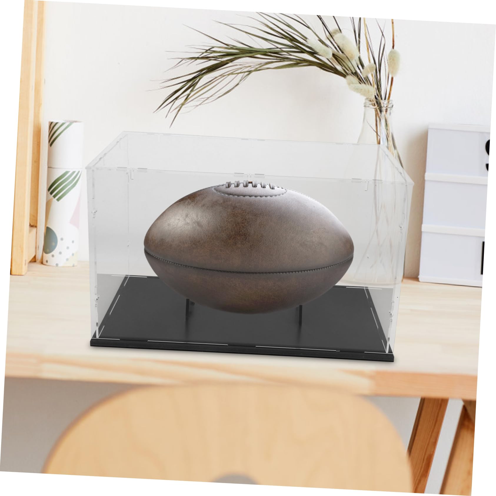 ULTECHNOVO Vitrina de Acrílico Transparente para Balón de Rugby y Béisbol con Diseño Ahorrador de Espacio y Soporte Desmontable para Almacenamiento en Casa
