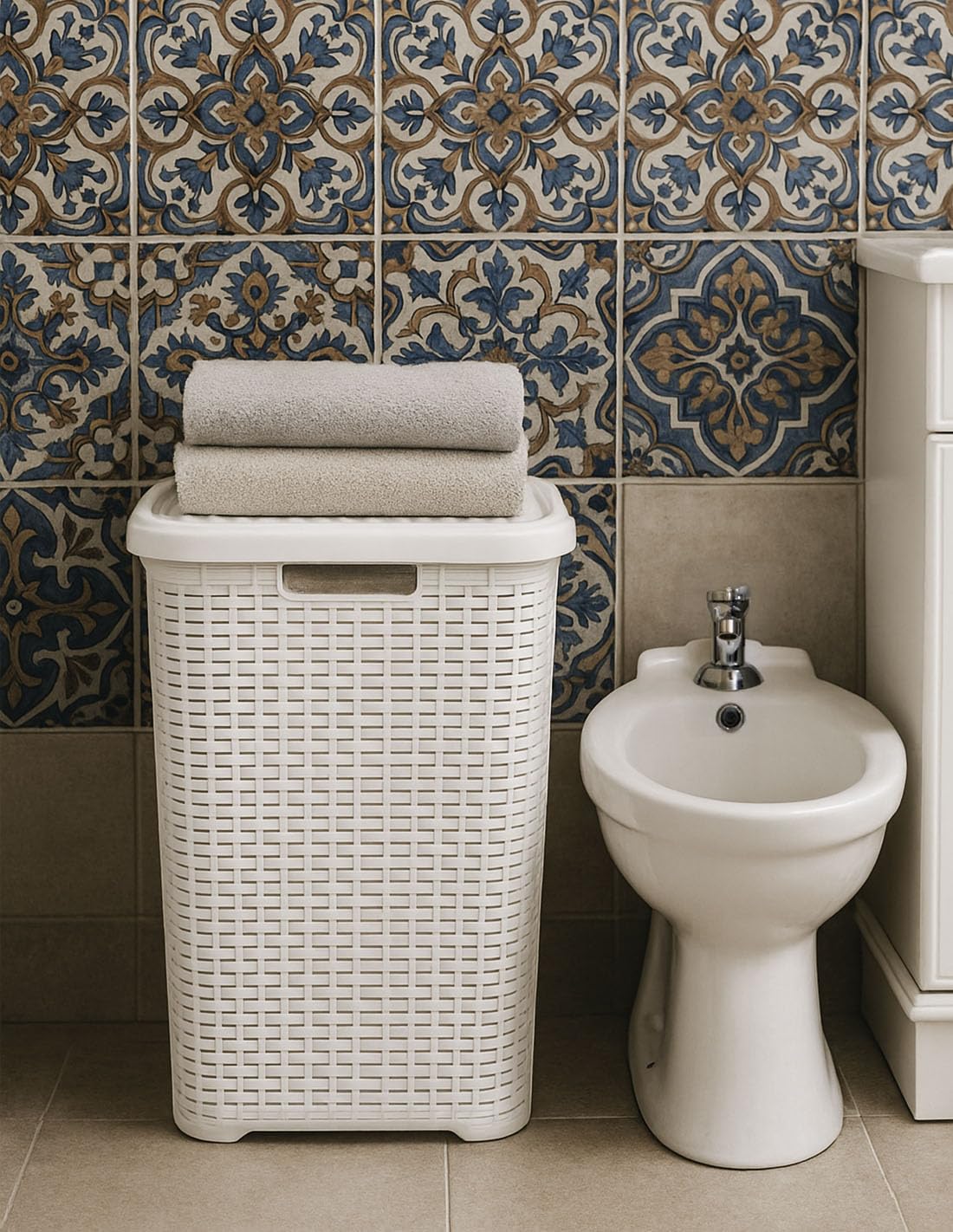 JARDIN202 - Cesto Ropa Sucia Pongotodo con Tapa y Asas | Cesta Colada Plástico Ratán | Cubo Ropa Sucia Ventilado | Baño Dormitorio | 38L/60L | 60 litros (Blanco)