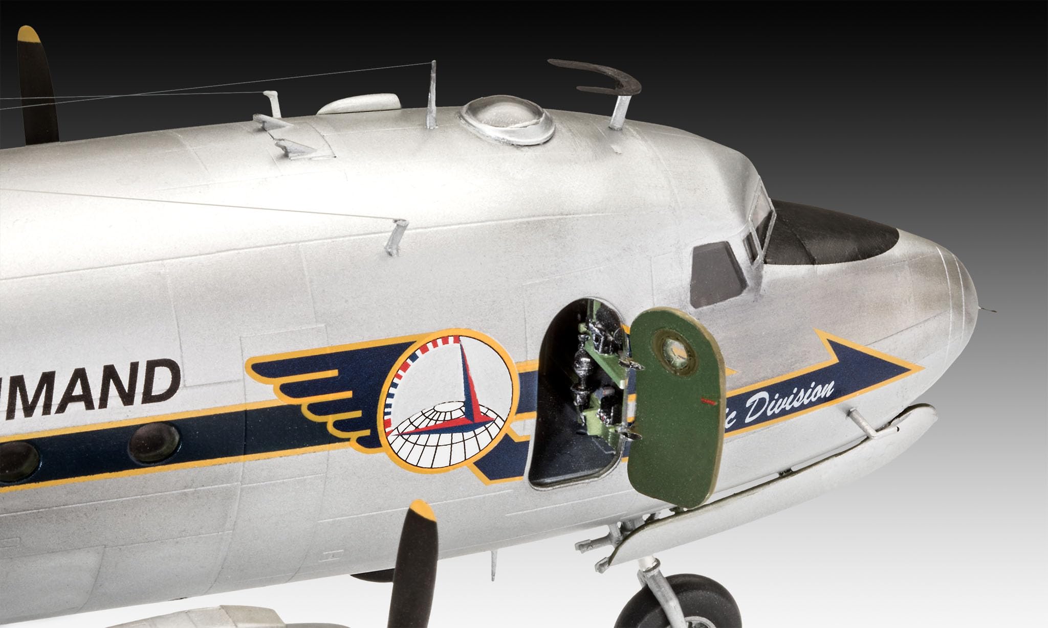 Revell Modellbausatz I Geschenkset 75. Jahrestag Berliner Luftbrücke I C-54 D Skymaster I 352 Teile I Maßstab 1:72 I für Kinder und Erwachsene ab 13 Jahren