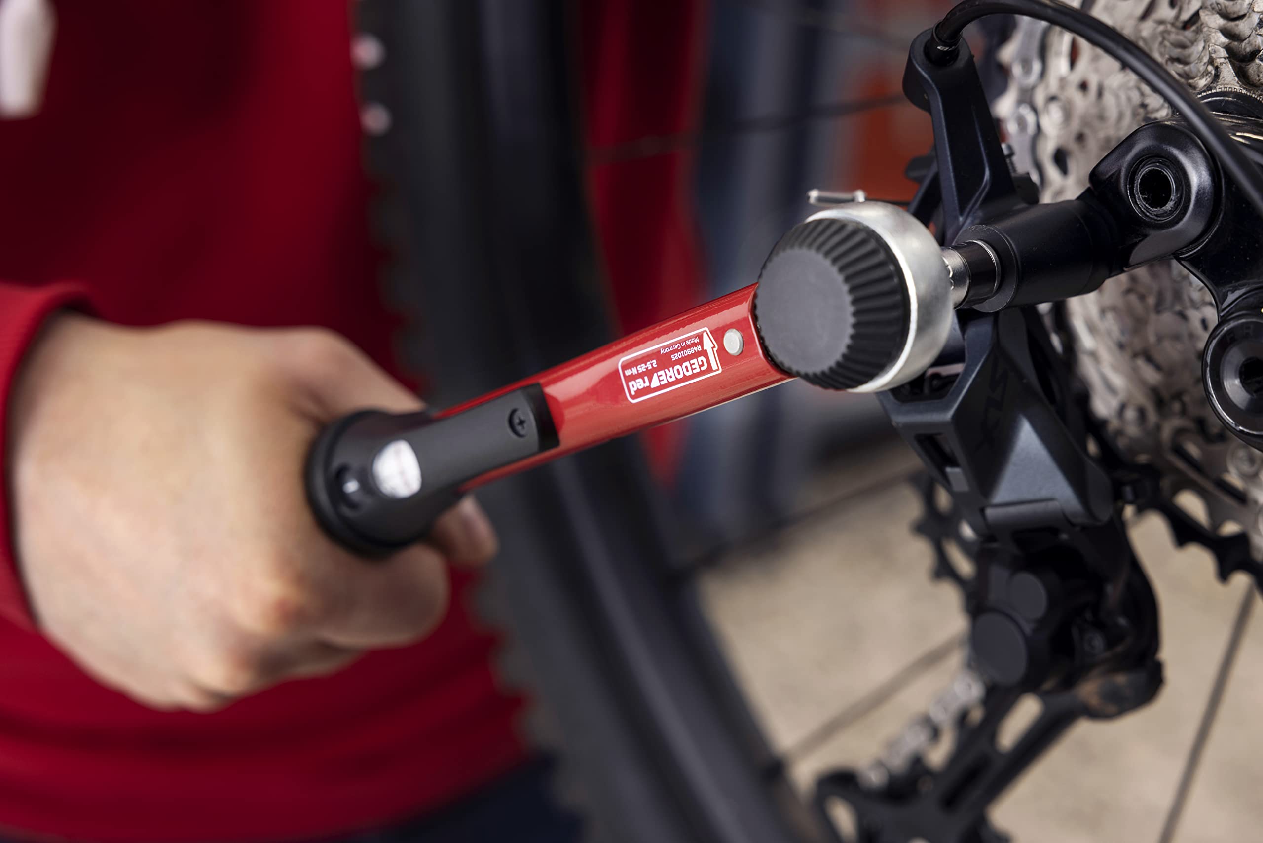GEDORE rojo Fahrrad Werkzeugset Profi für die Werkstatt, 25-teilig, Rollgabelschlüssel, Bitschraubendreher 1/4', Universal-Reparaturset mit Tasche, R21702025, Schwarz/Rot