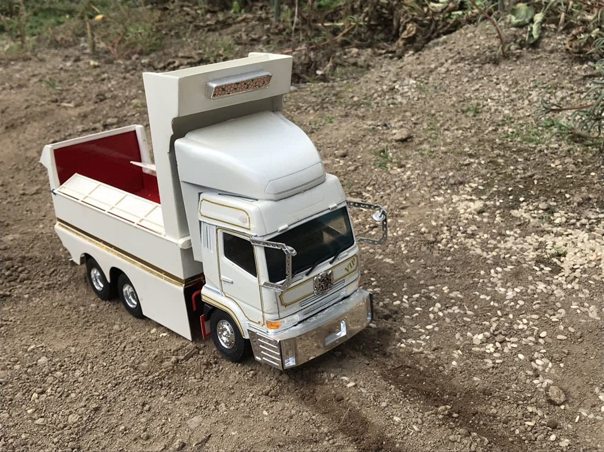 Amazon | 三菱ふそう スーパーグレート ダンプカー プラモデル 完成品  