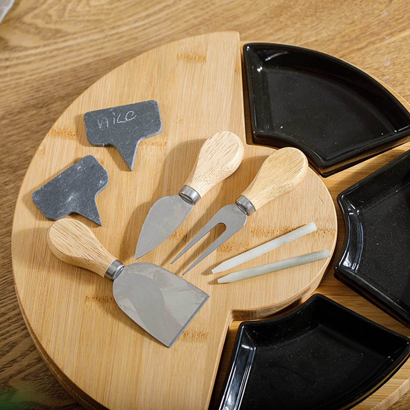 AIZYR Coffret Cadeau Planche À Découper Fromage - Ensemble De Couverts À Charcuterie Pivotant en Bambou Plateau De Service De Fromages pour Les Cadeaux d'anniversaire Et De Mariage