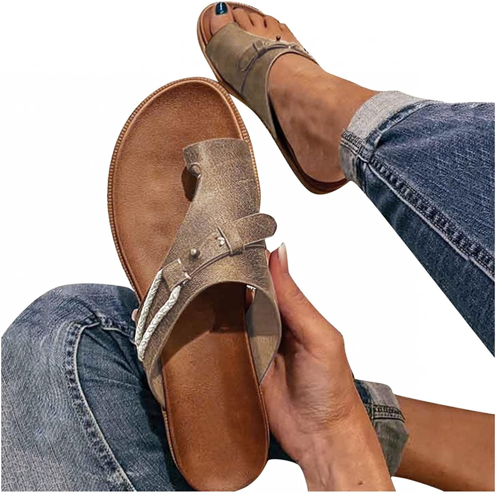 Correction du bunion avec des sandales orthopédiques plates et légères