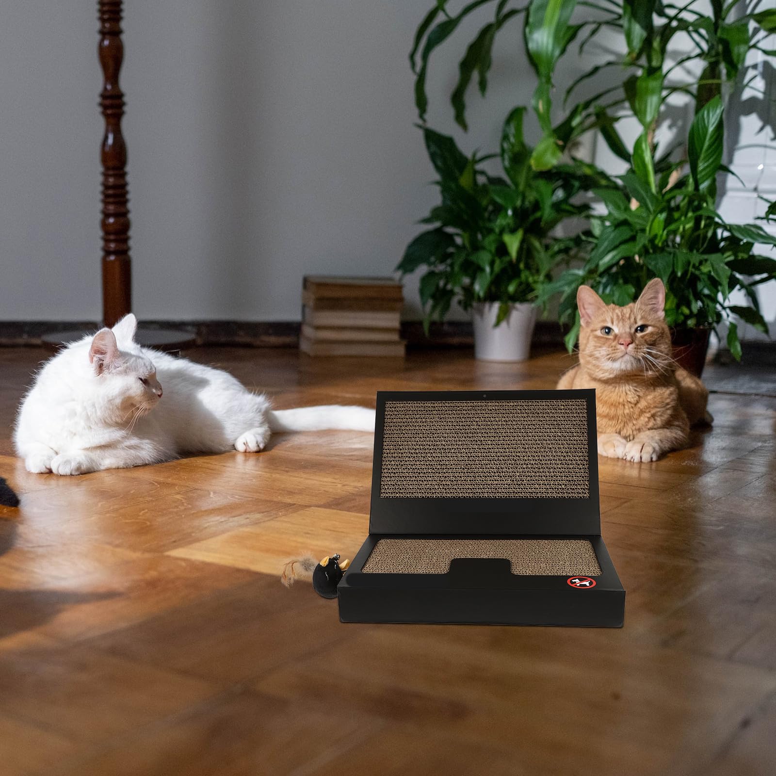 Laptop Modelliertes Katzenkratzspielzeug Kreatives Kratzbrett aus Wellpappe mit Stabiler Konstruktion und Beißring, ideal für Katzen im Wohnraum