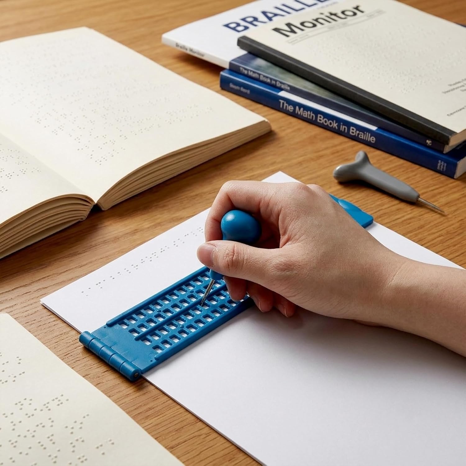 Braille Slate and Stylus Kit, 4 Line 28 Cell Learning & Practice Board with 2 Styluses, Portable Tool for Visually Impaired, Special Education Supplies