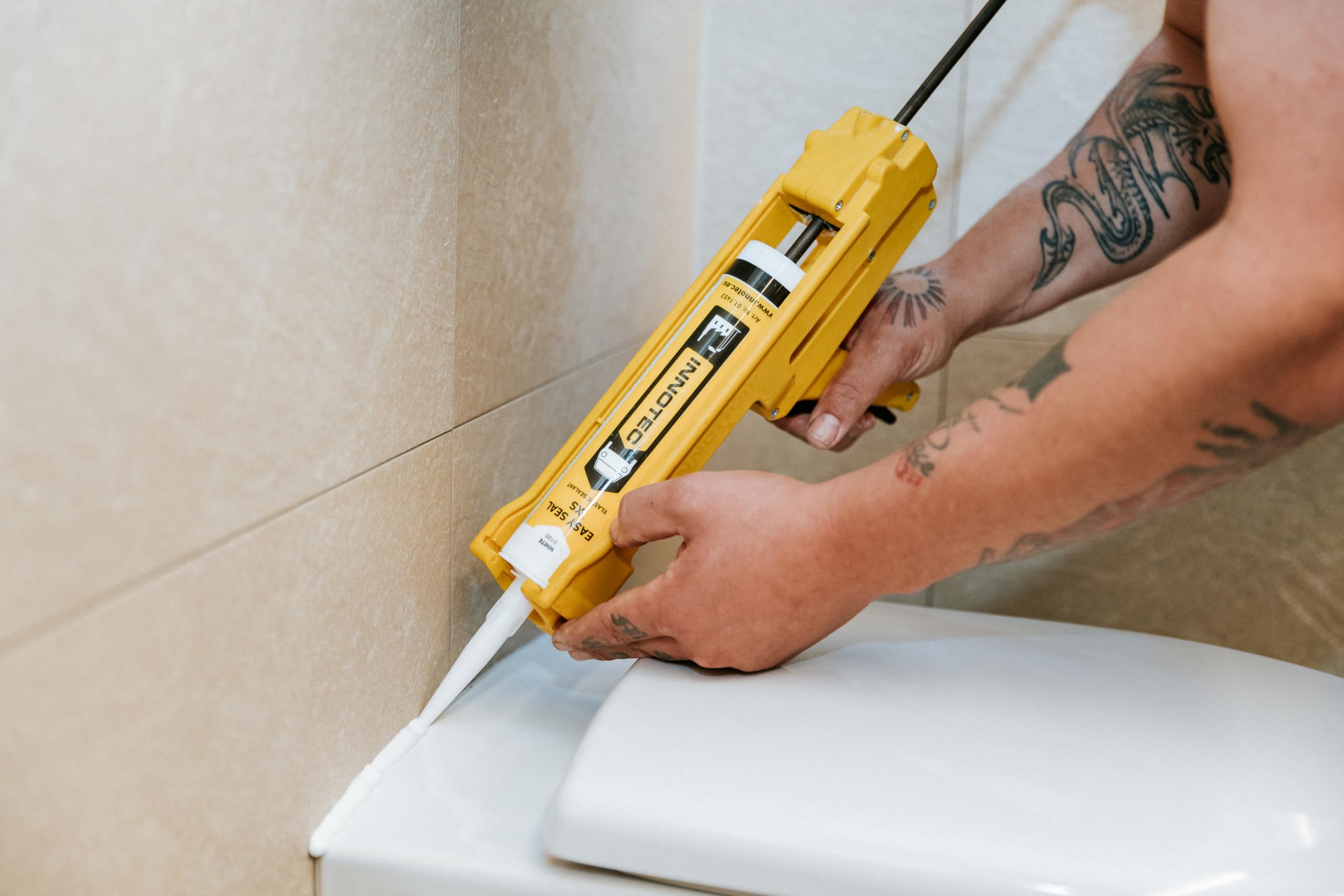 Innotec Easy Seal XS - Sigillante in silicone per sanitari, sigillante per interni ed esterni, silicone per sigillatura e stuccatura in sanitari e cucina, silicone per costruzione di alta qualità,