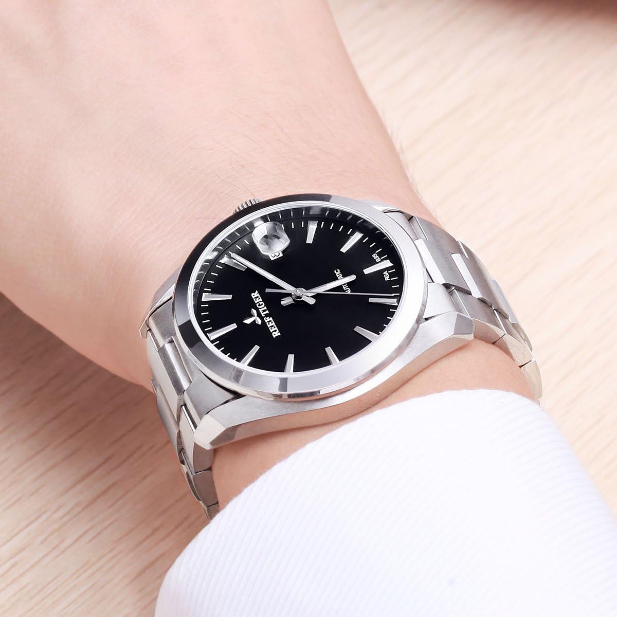 REEF TIGER Dress Steel Black Dial Automatic Men Watch with Big Date RGA835