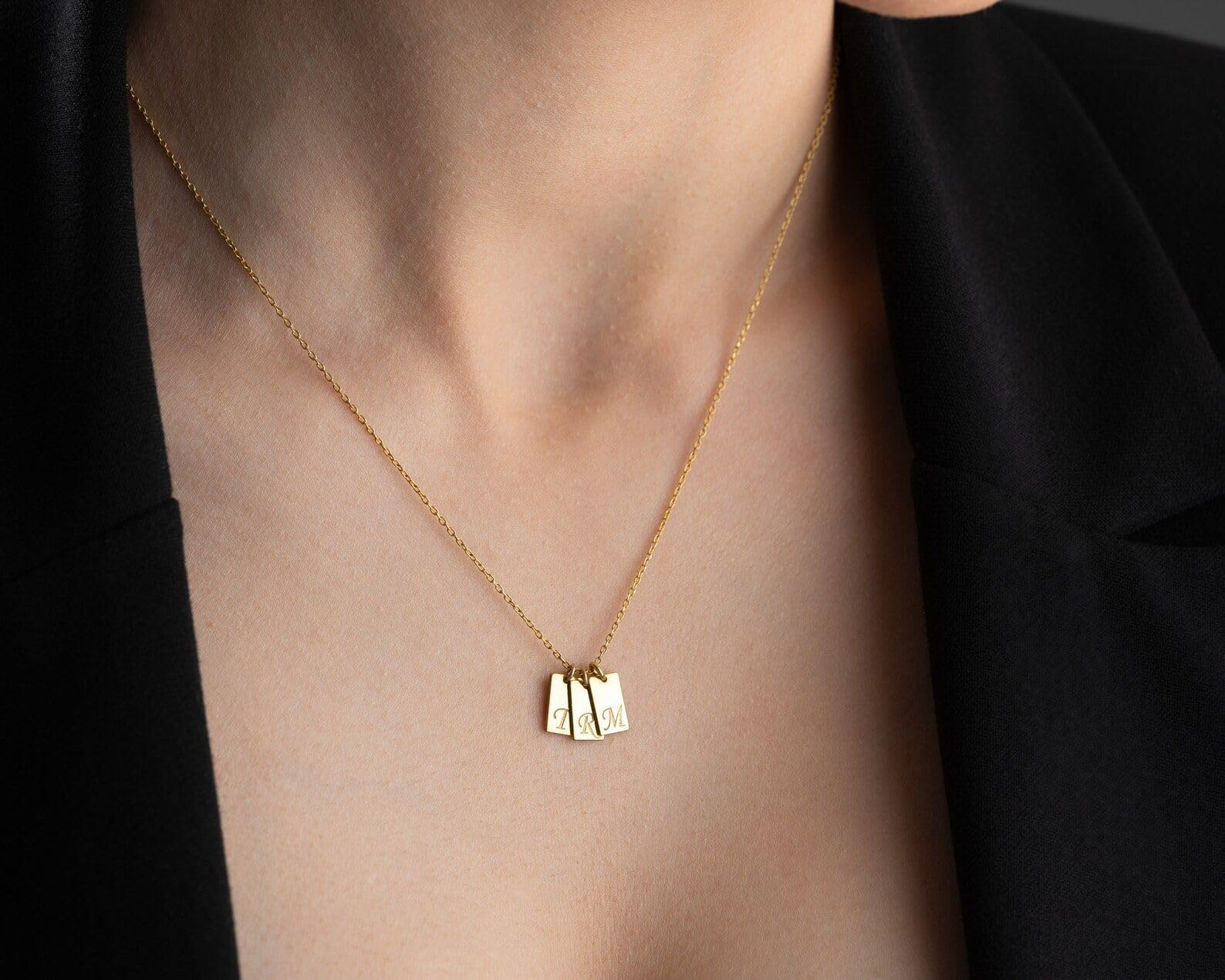 Personalizado inicial etiqueta collar delicado letra personalizado barra con iniciales para mamá Día de la Madre Navidad aniversario cumpleaños