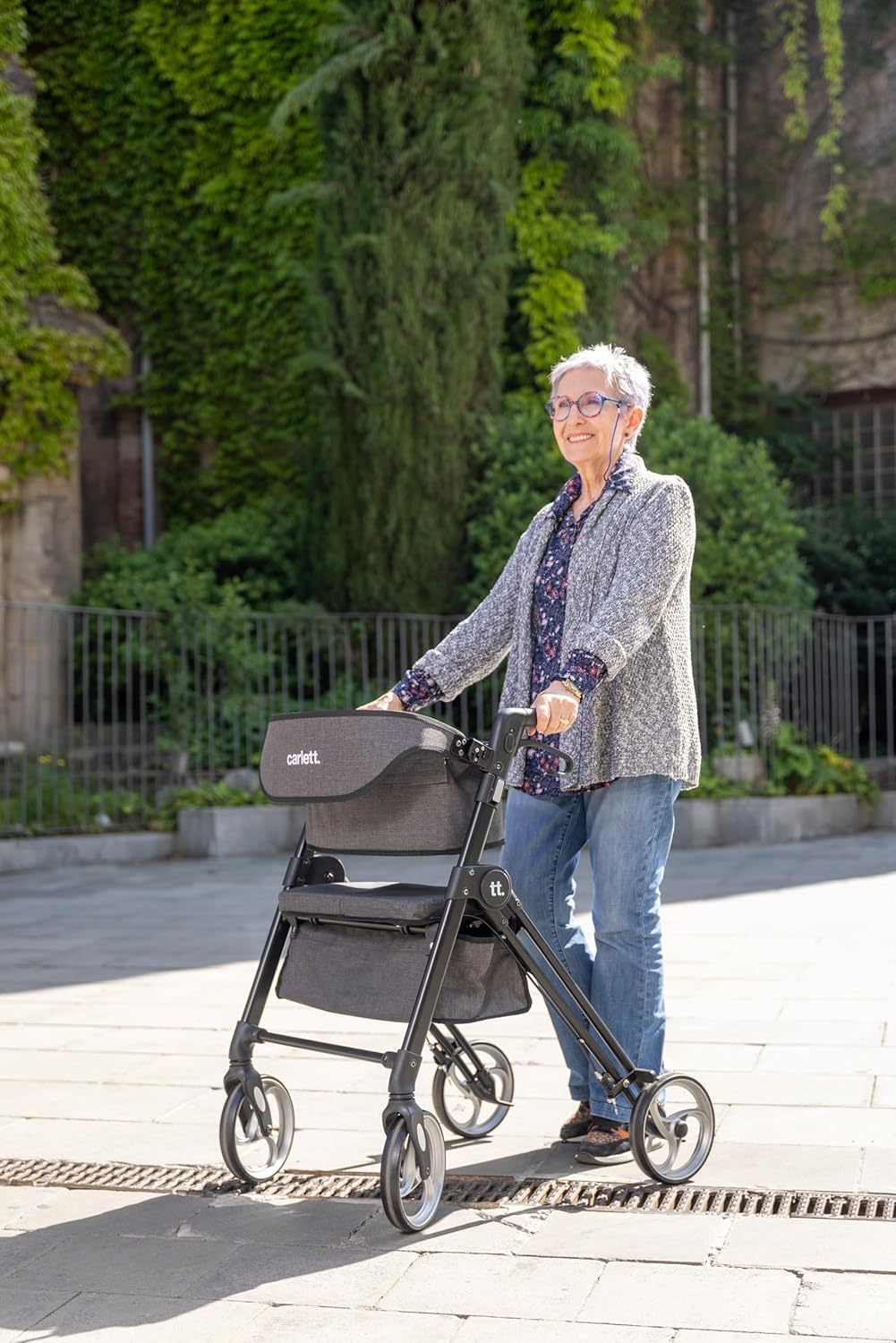 Carlett Andador con Asiento y Respaldo Desmontable, Producto Médico Homologado EU, Cesta Superior e Inferior, Ruedas Grandes, Doble Freno, Manillar Regulable, Robusto, Lett Ride, Gris Oscuro
