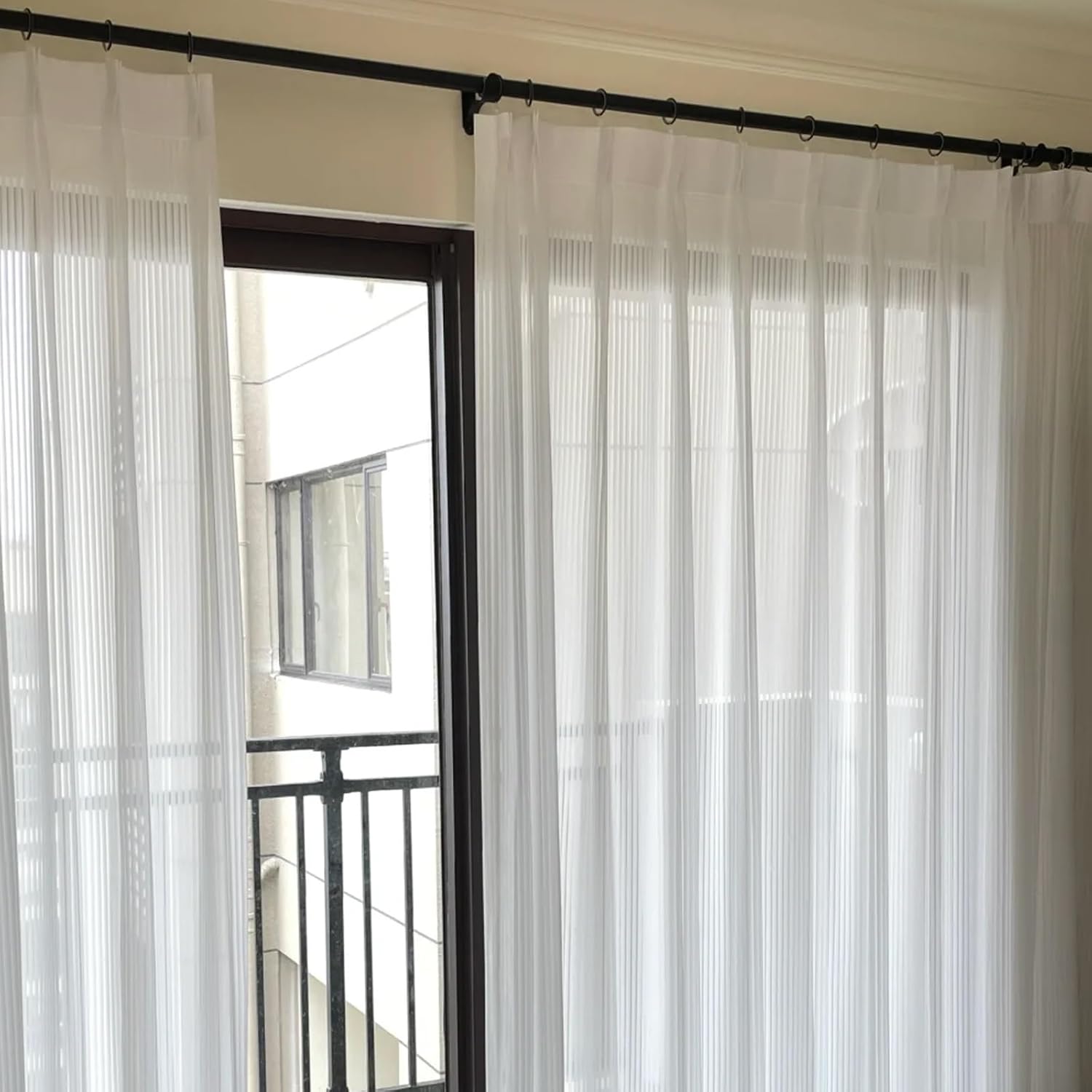 ブラケットと装飾的なフィニアル付きのカーテン・レール、アルミ合金製の壁掛けカーテンロッド、家庭用、RV、ホテルの窓(白,160 cm