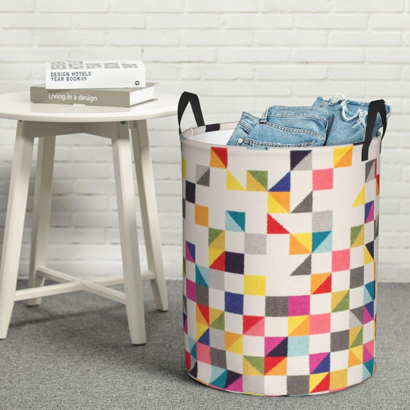 Großer Wäschekorb, freistehend, dreieckig, geometrisch, faltbar, wasserdicht, Wäschekorb, Aufbewahrungskorb, schmutzige Kleidung im Wohnzimmer,