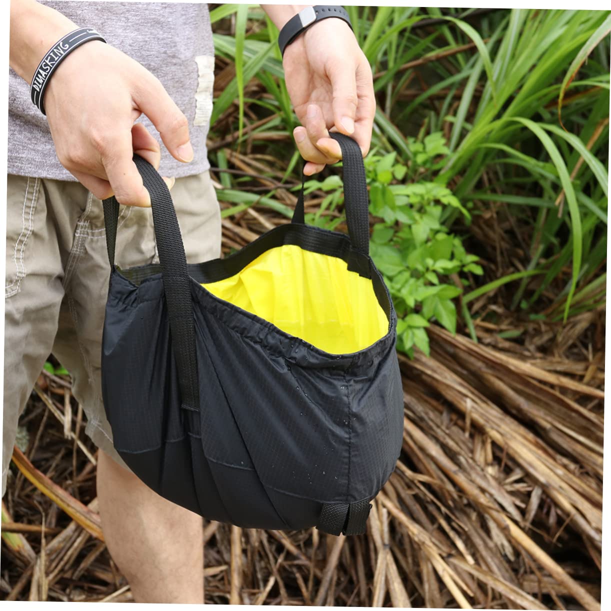 HEMOTON Outdoor Folding Water Basin Bucket with Storage Pouch Lightweight Portable Travel Sink for Camping Hiking and Outdoor Activities Random Color