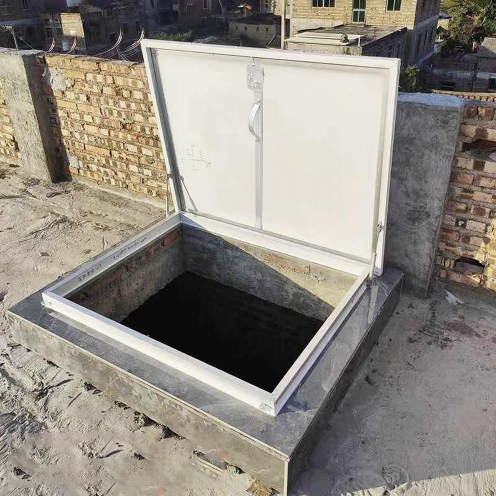 Heavy Du Trappe de toit en métal avec serrure intérieure, ouverture hydraulique à 90°, protection résistante aux intempéries, 61 x 45 cm, pour un accès sécurisé au toit