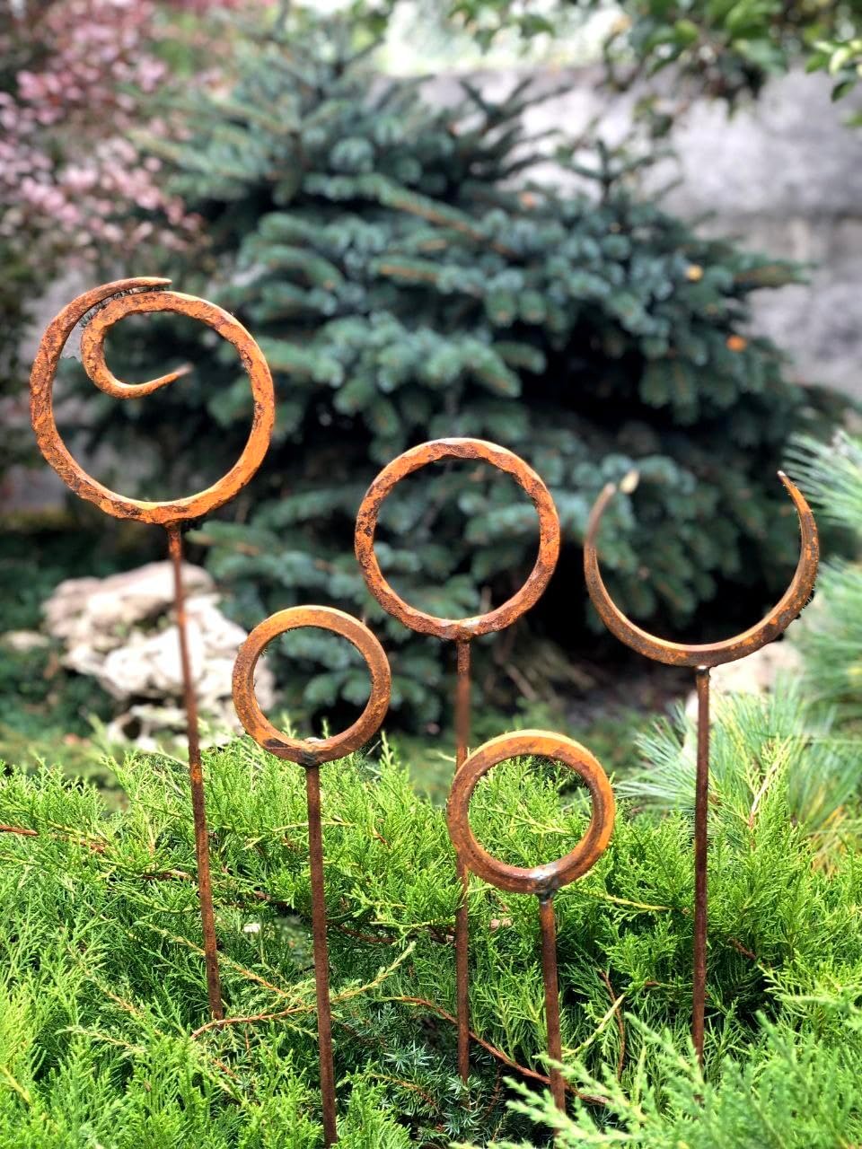 Set of 5 Rusty Metal Garden Stakes, Rusty Garden finials, Rusty Metal Ring Decor