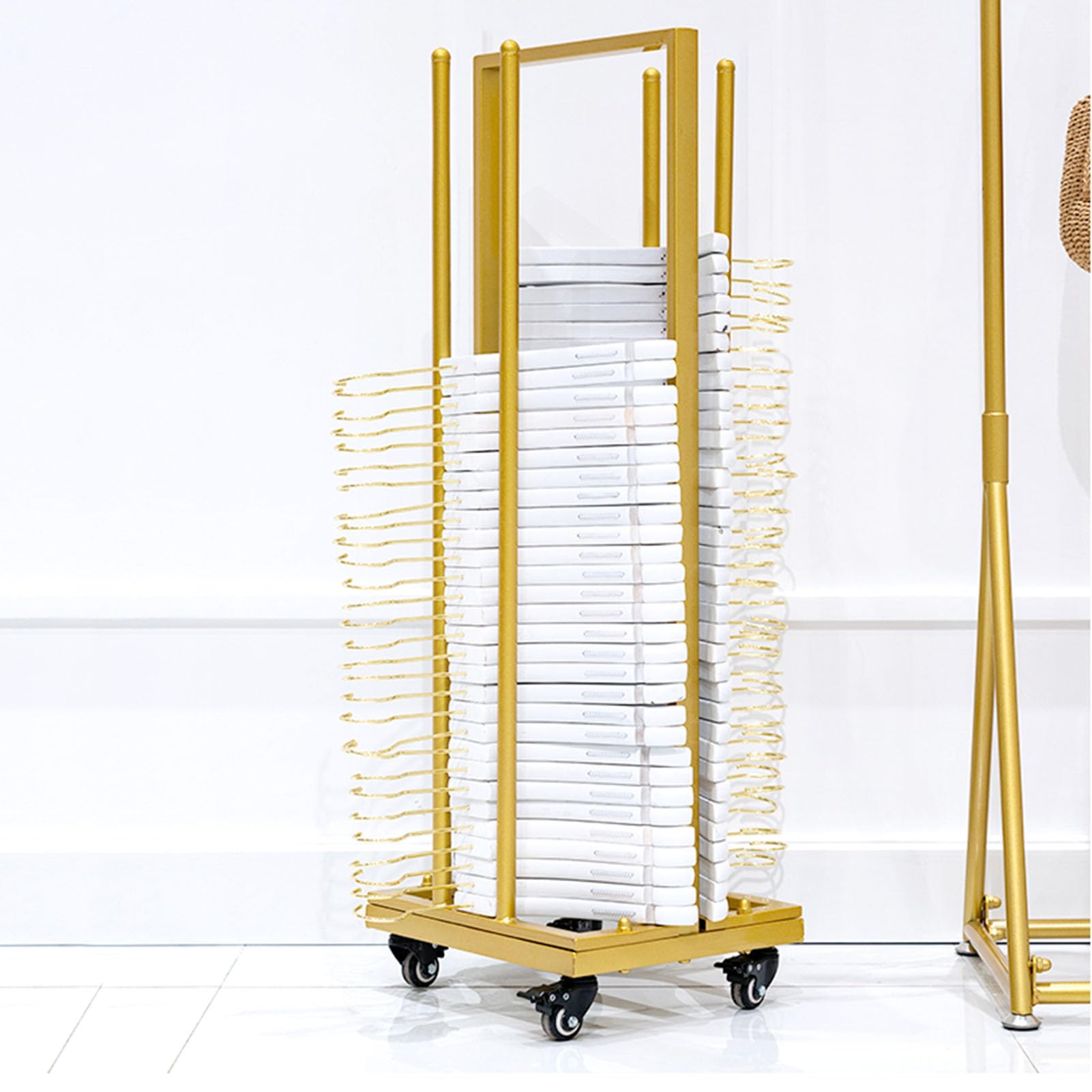 Support de rangement pour cintres portable pour éliminer le désordre