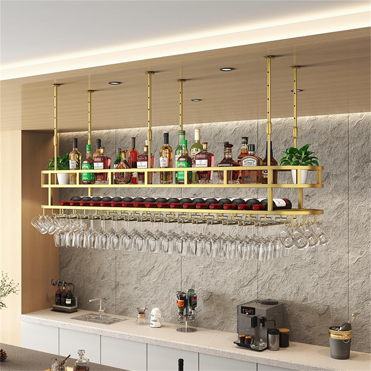 Casier à vin mural doré haut de gamme avec porte-verres pour intérieur chic