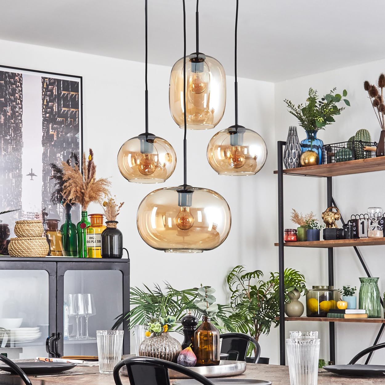 HOFSTEIN Hängeleuchte Apedo, 4-flammige Hängelampe aus Metall/Glas in Schwarz/Bernstein, Retro/Vintage-Design (Ø 20, 30cm), E27, Pendelleuchte verstellbar bis max. 147cm, Esszimmer, Wohnzimmer, Küche