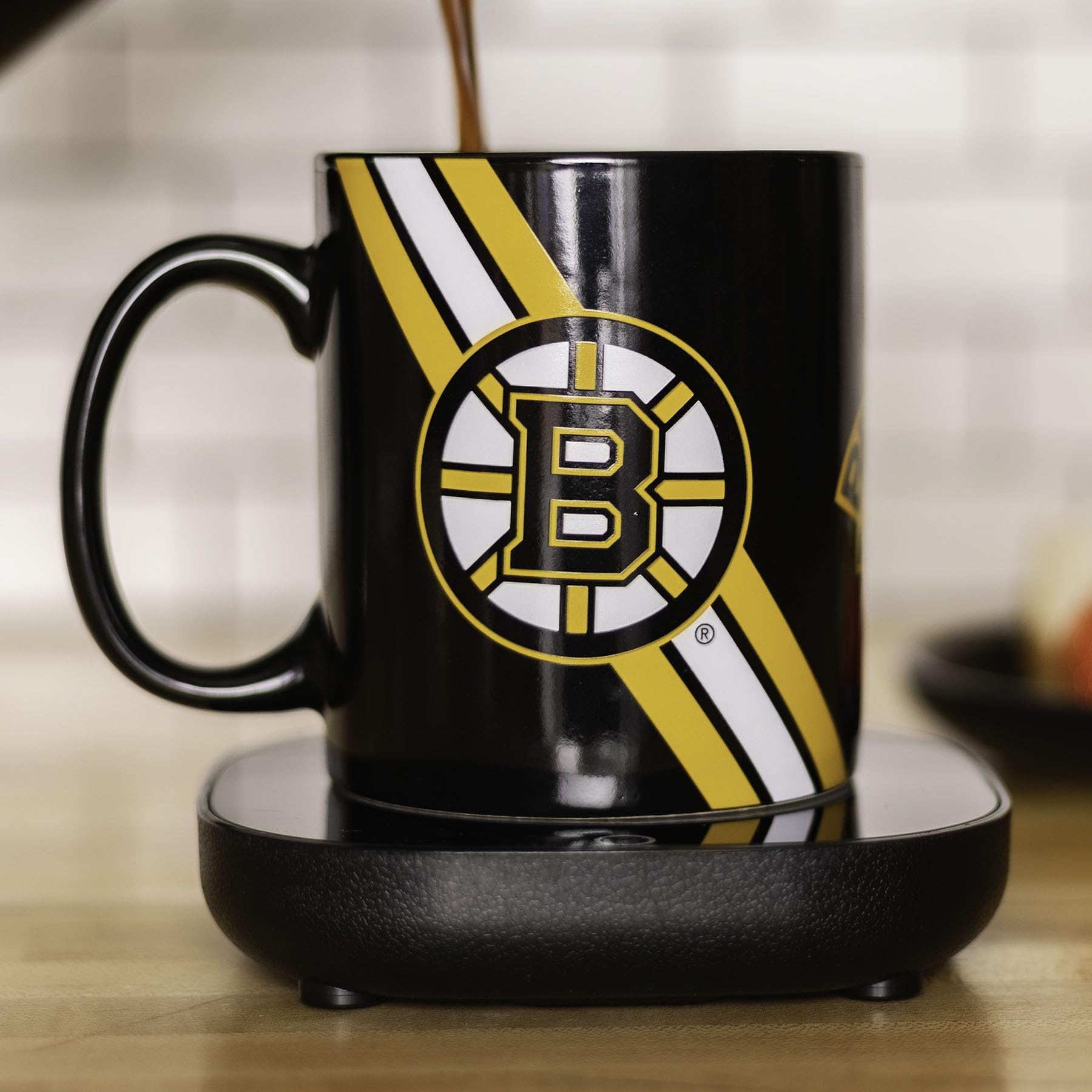 Uncanny Brands Boston Bruins Logo Mug Warmer with Mug â Keeps Your Favorite Beverage Warm - Auto Shut On/Off