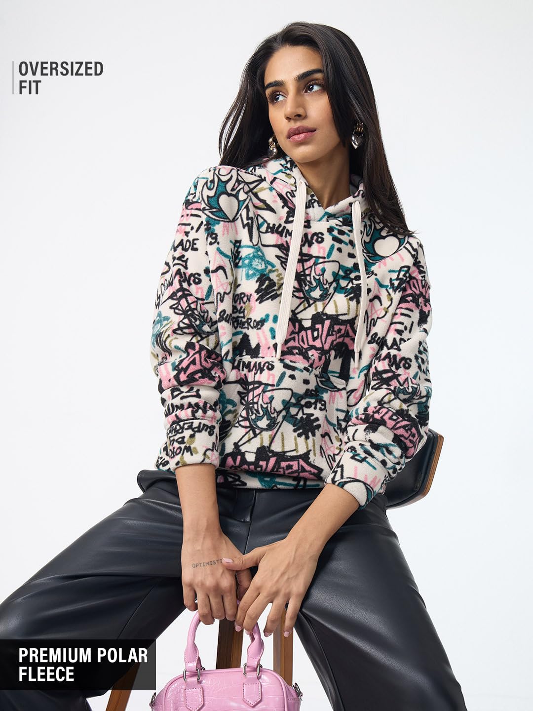 The Souled Store Sudadera con capucha de poliéster con estampado de garabatos rosados para mujeres y niñas, manga completa, cuello con capucha, hombros caídos, ropa de calle, moderna, forro polar