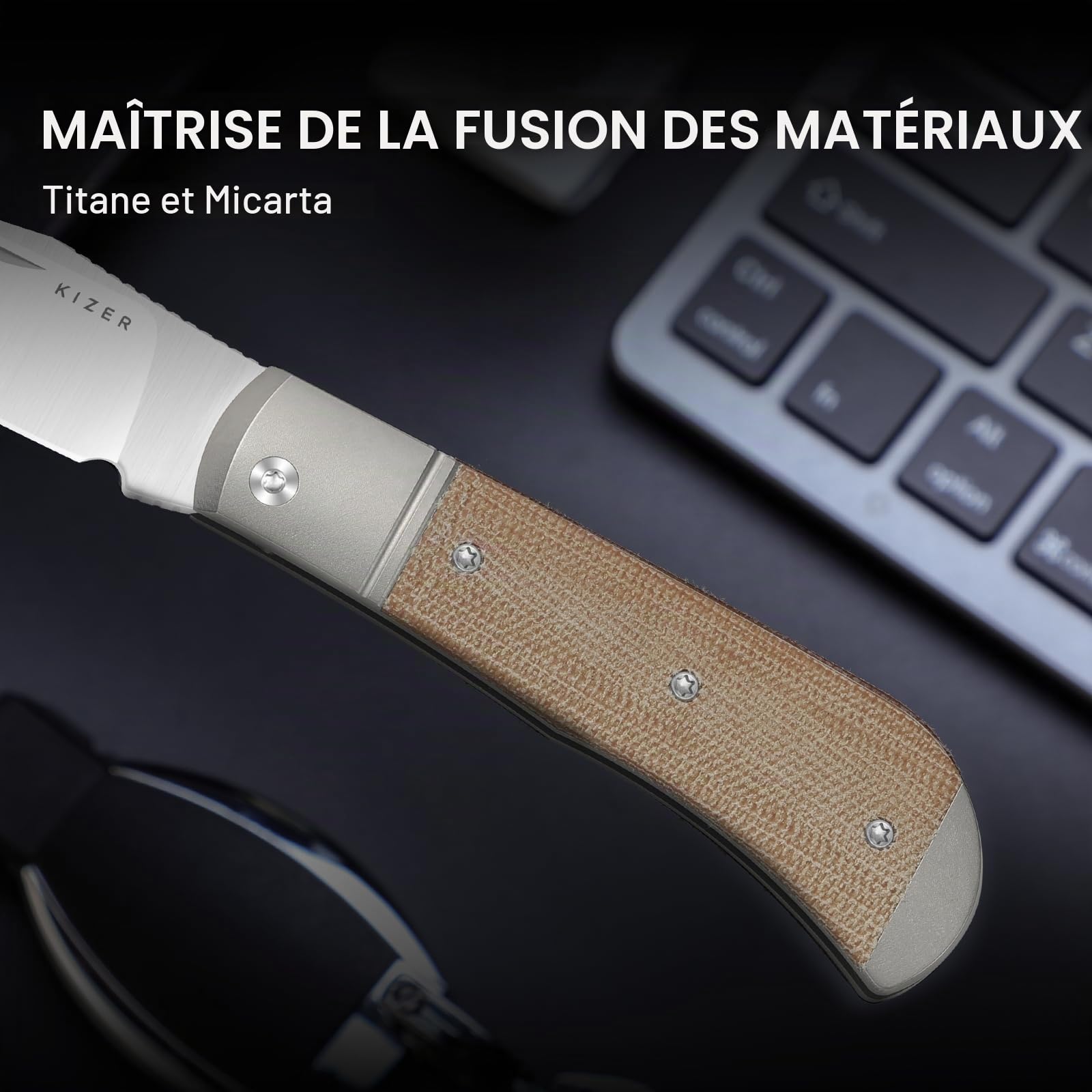 Kizer Trestle Couteau de Poche, Lame 7,35 CM 14C28N Couteau EDC Slip Joint avec Manche en Titane Argenté et Micarta Marron, Petits Couteaux Pliants avec Ouvre-Boîte, V3761A1