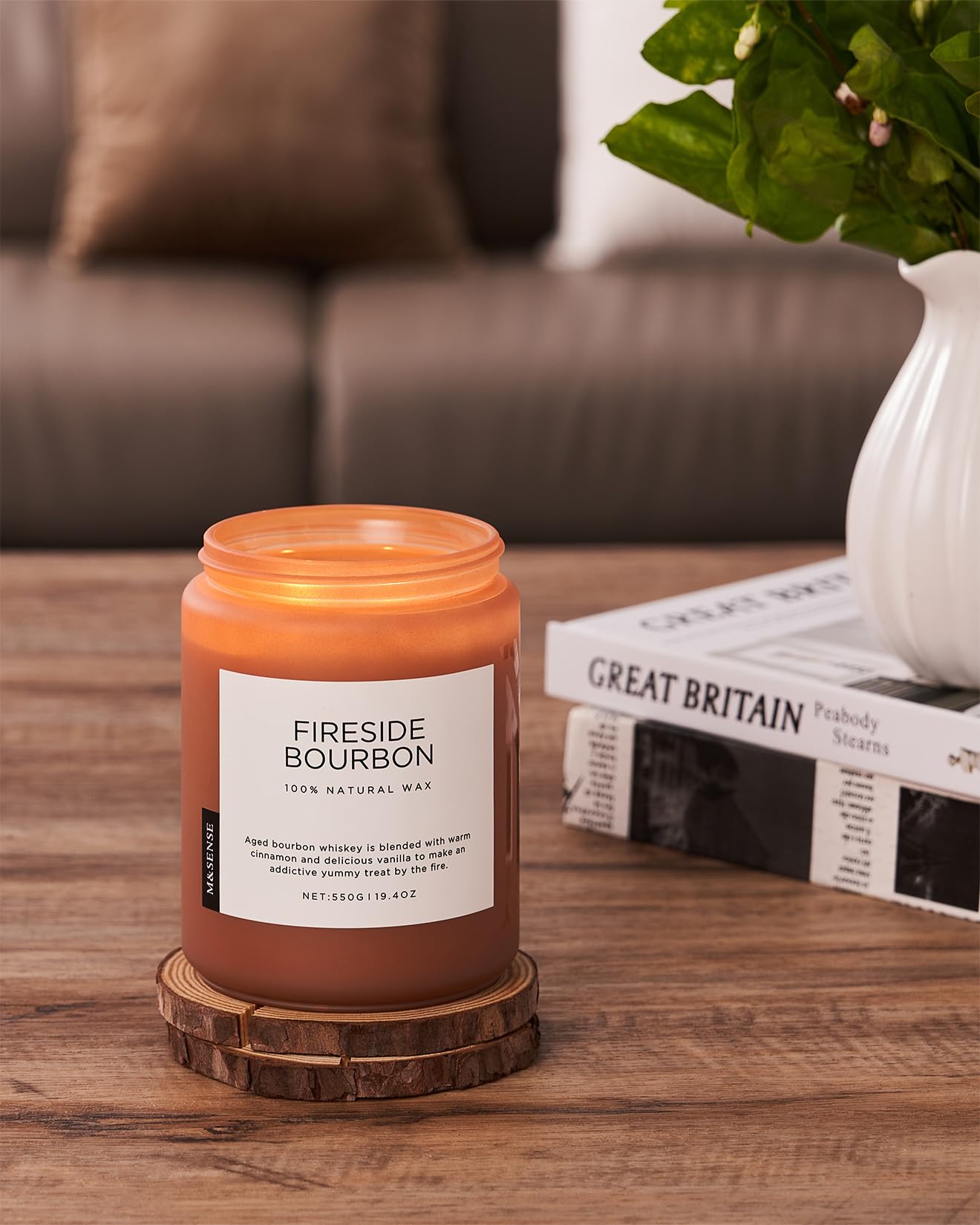M&SENSE Candele Bourbon accanto al fuoco fortemente profumate. Candela a 2 stoppini in barattolo da 550 g. Durata 110 ore. Candela di soia naturale organica per camera, cucina e decorazione domestica