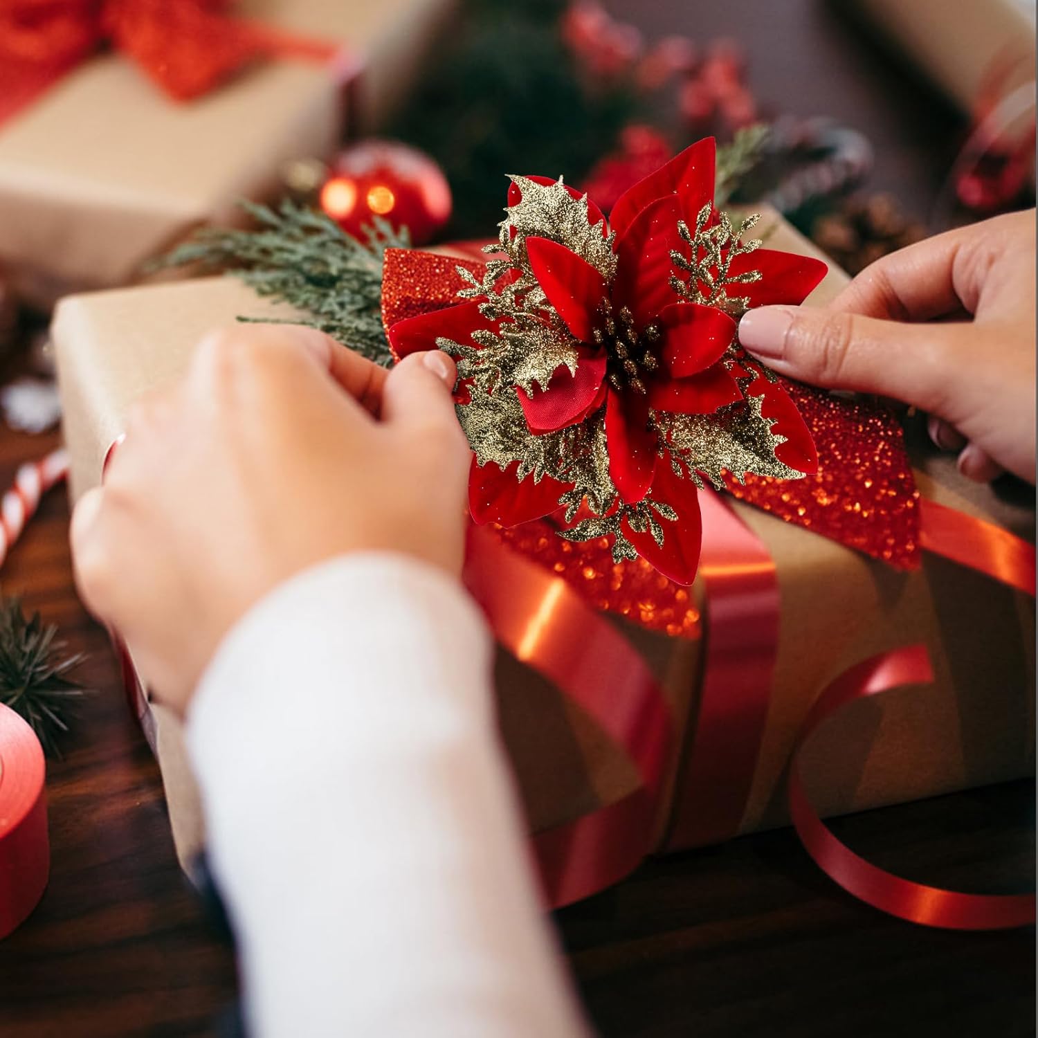SPORTYOUTH 30 Pcs Red Gold Poinsettia Artificial Christmas Flowers with Clips Stems, 5.5" Xmas Tree Decoration Ornaments Glitter Poinsettias Flower for Wreath Garland New Year Wedding Home Party