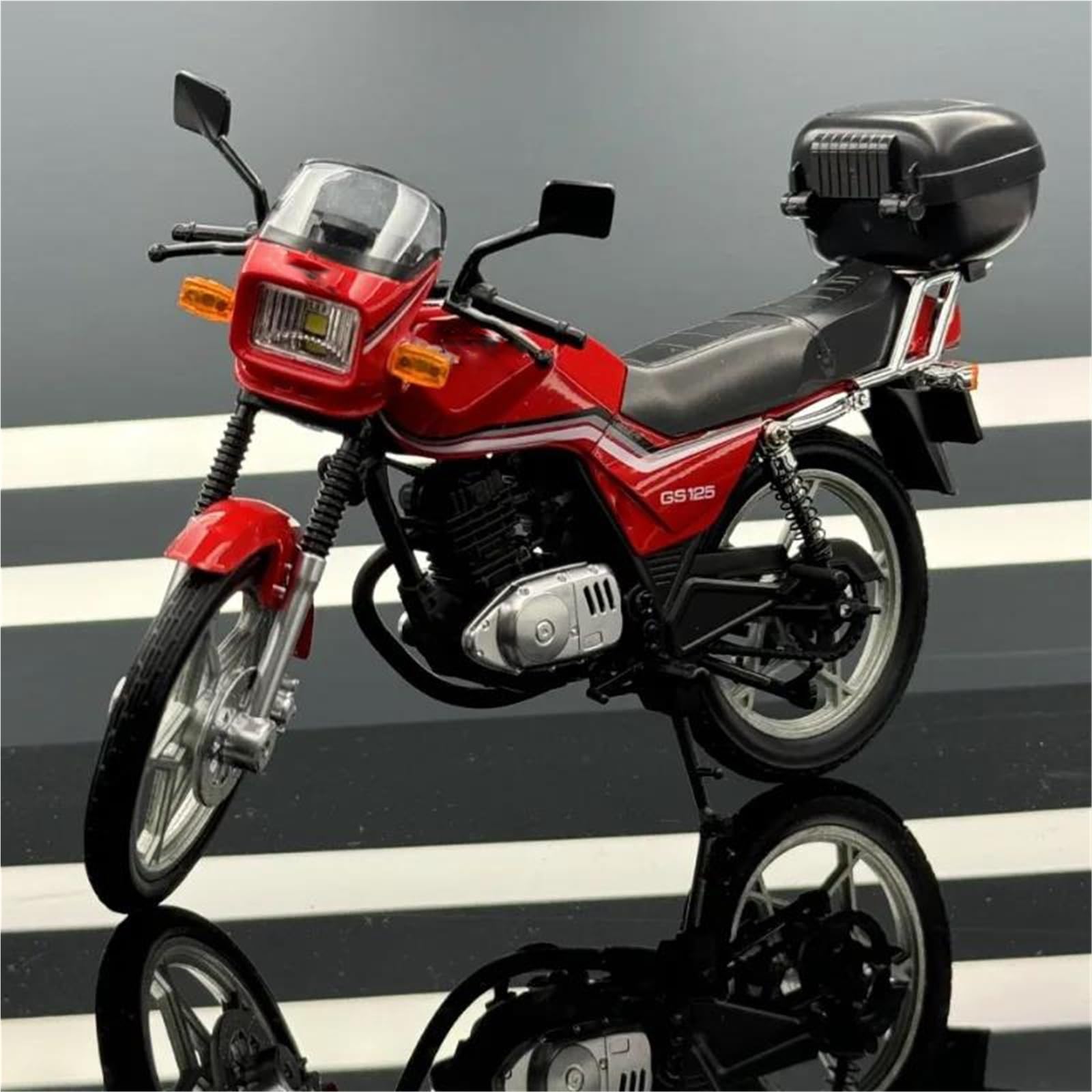 LMNMY Model Toy 1/12 For SUZUKI GS125 With Sound And Light Hobby Collections Home Decor Vintage Motorcycle Model Diecast Toy Vehicle