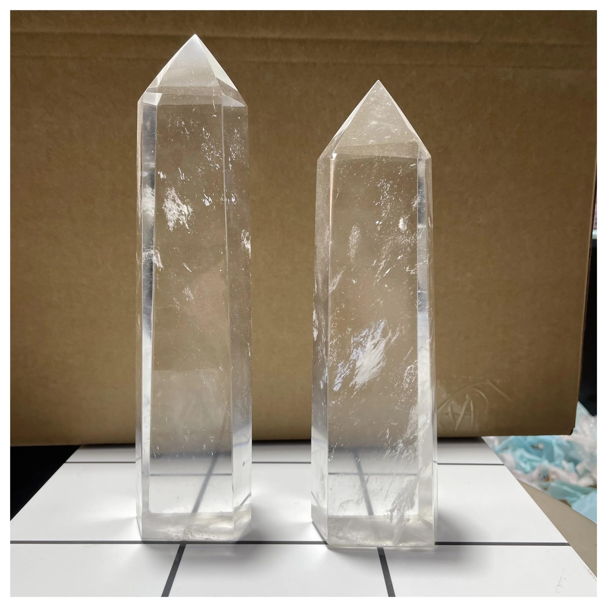 1 pieza de 1100-1300 g de cristal de cuarzo transparente de gran tamaño.
