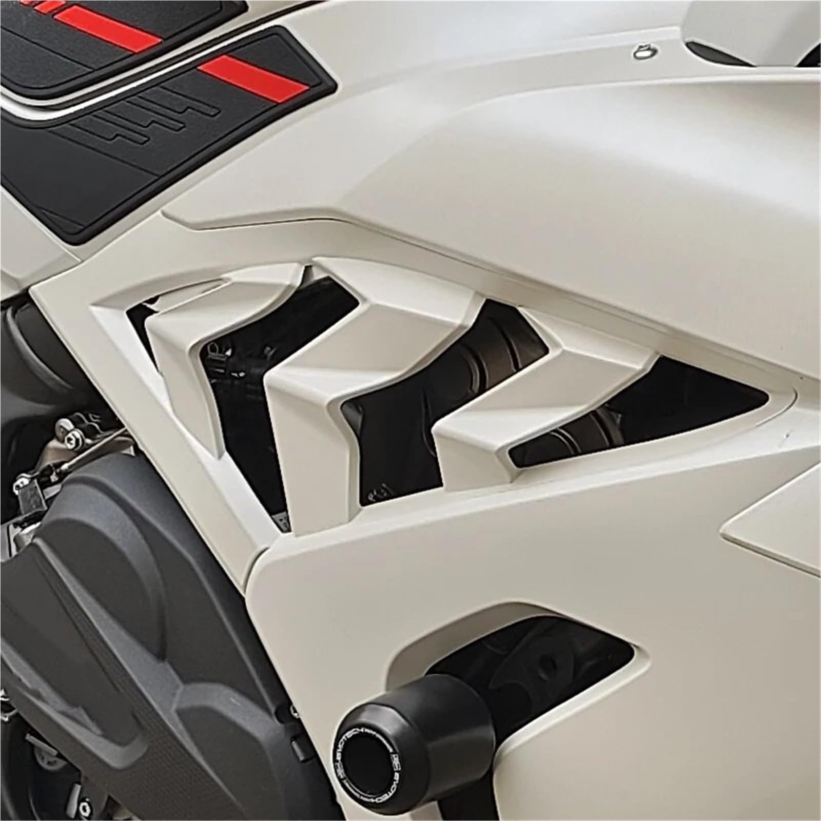 Pasuje do QJMOTOR SRK800RR SRK600RS Panel boczny Rama owiewki Spoiler Osłona boczna Okna Boczne Spojler Skrzydło dachowy