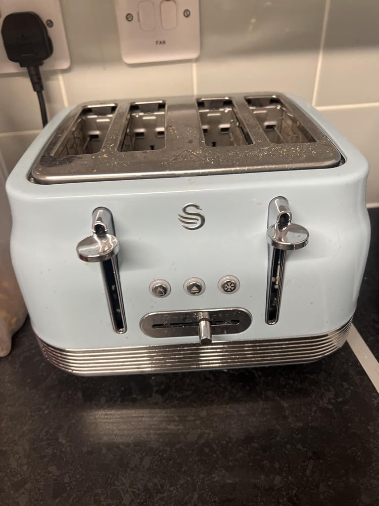 Swan Retro Jug Kettle & 4 Slice Toaster Kitchen Set (Chantilly Cream)