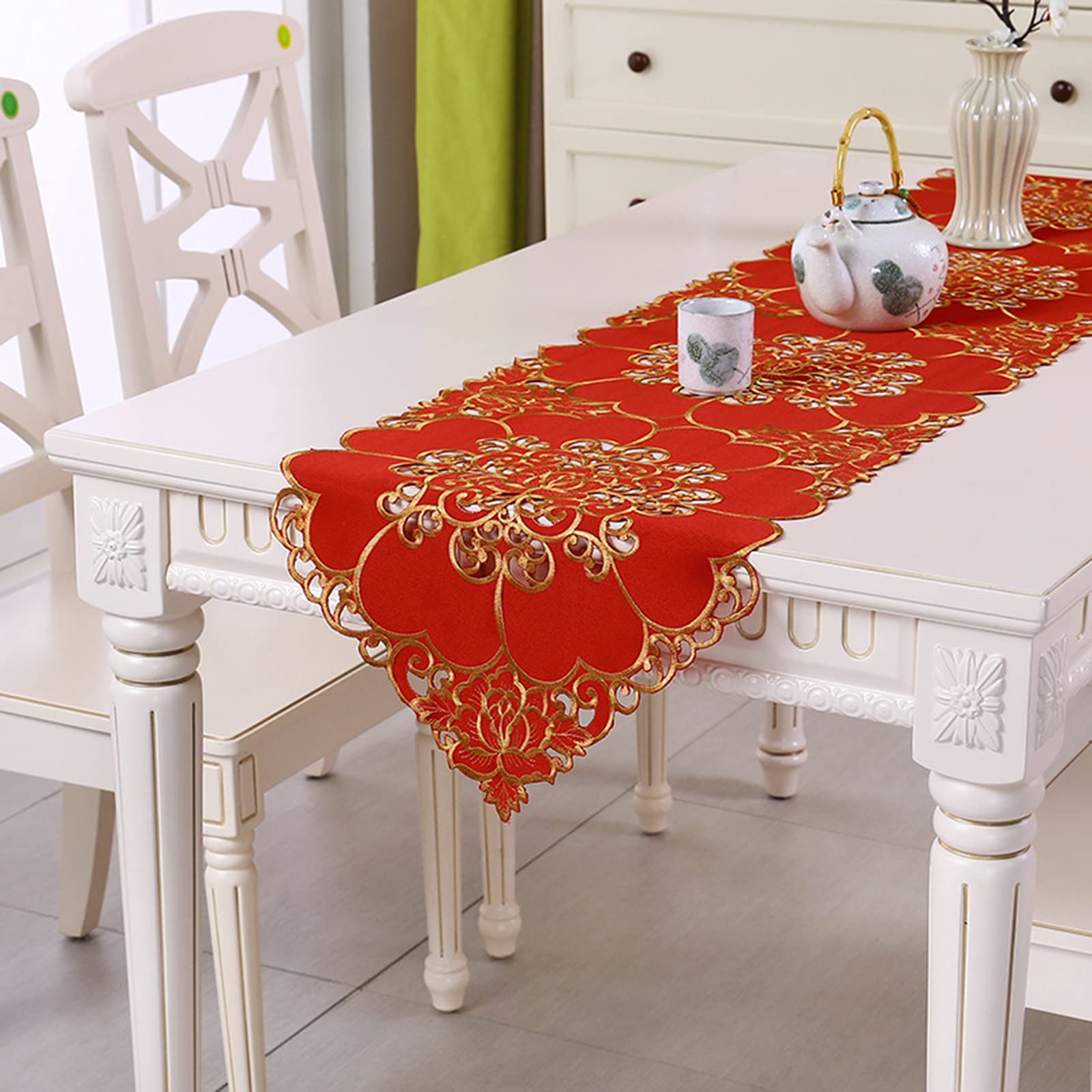 Chemin de table anniversaire jacquard jaune pour masquer les imperfections et décorer votre buffet