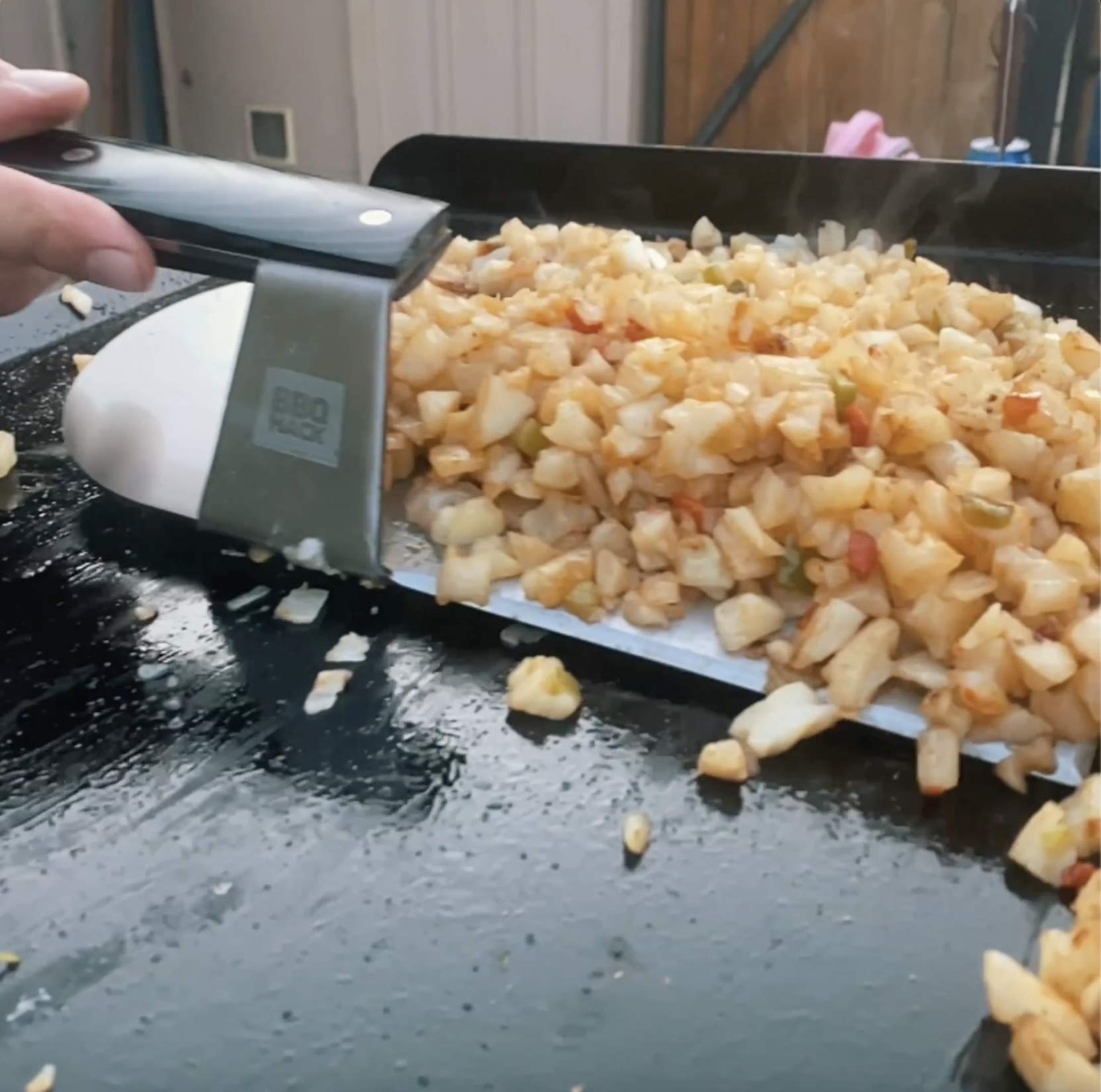 BBQ Hack Spatel Hack, Offset-Spatel und Presse für Outdoor-Kochen, Edelstahl-Metall-Grillzubehör, perfektes Grillwerkzeug für Zerkleinern von Burgern, Speckpresse, Fleisch und mehr.