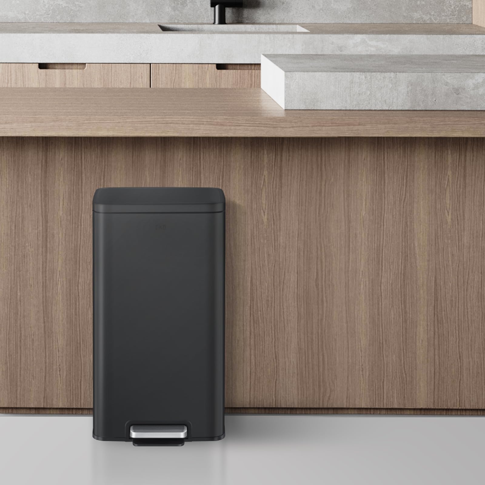 EKO Madison Cubo de Basura Cocina 30L con Pedal | Acero Inoxidable Antihuella y Cierre Suave | Papelera Compacta con Bolsas Incluidas | Diseño Elegante y Robusto