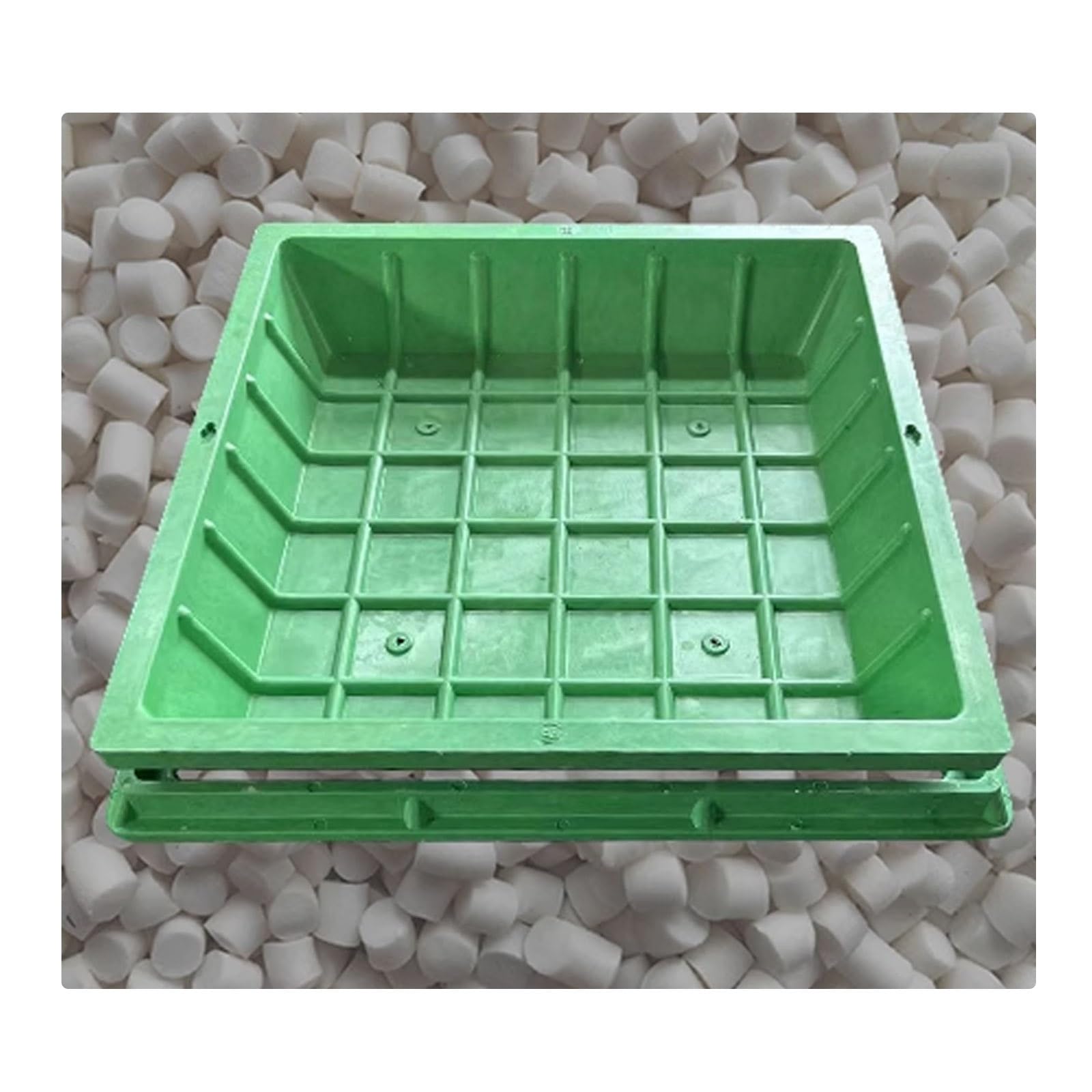 Couvercle de regard composite protection des sols et sécurité extérieurs