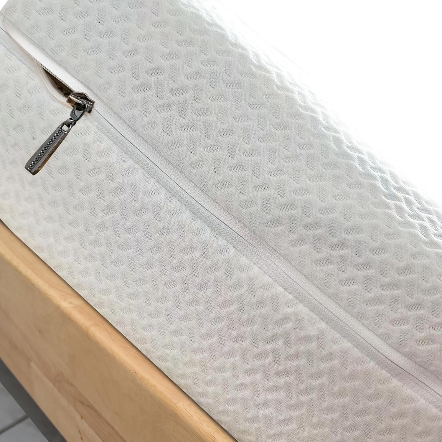 100% Waterproof Mattress Protector from Complete Collection, 6-Sided Full Zippered Encasement, Breathable Noiseless, Fits 8-9 Inch Mattress, Queen 60''x80''