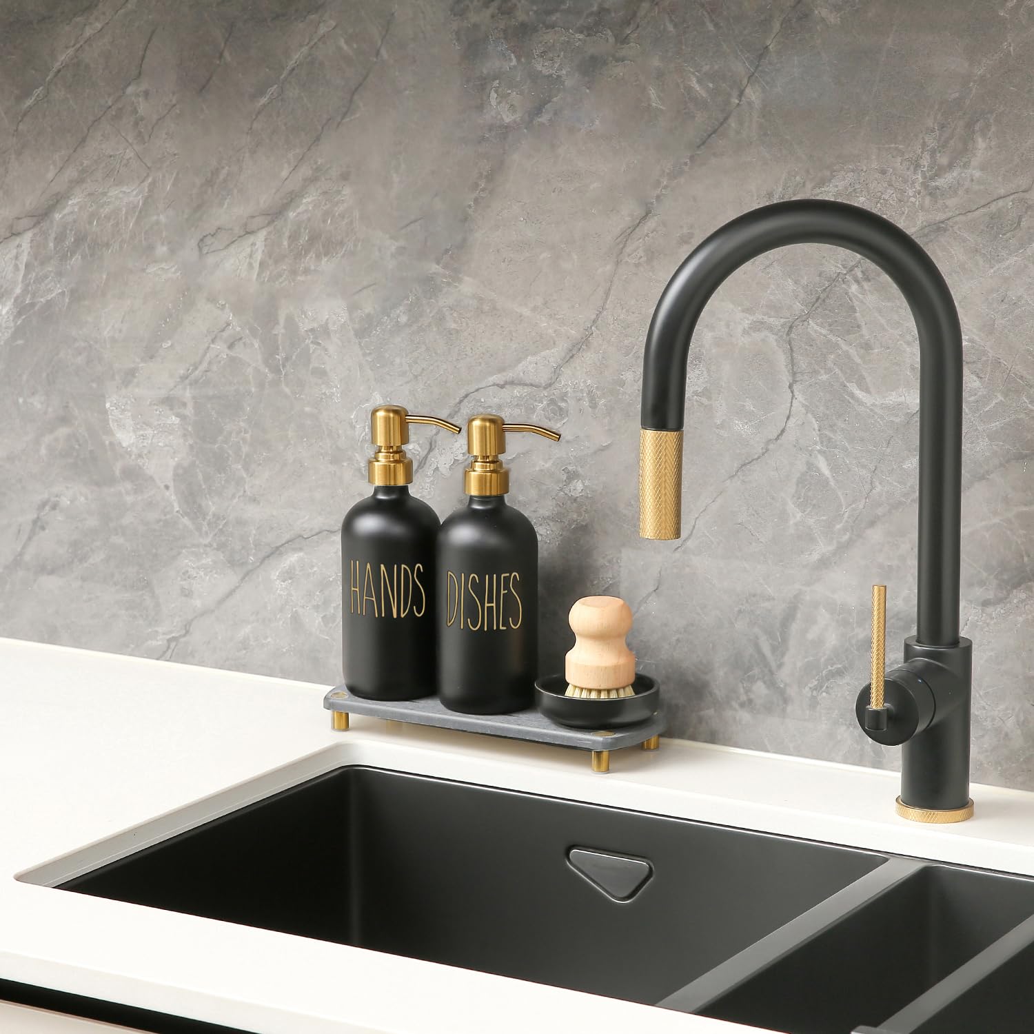 MOMEEMO Seifenspender-Set mit Edelstahl-Pumpen, Schwarz und Gold | Sofort trocknende Bürste für Tablett und Geschirr, geeignet für schwarze und goldene Küchendekoration