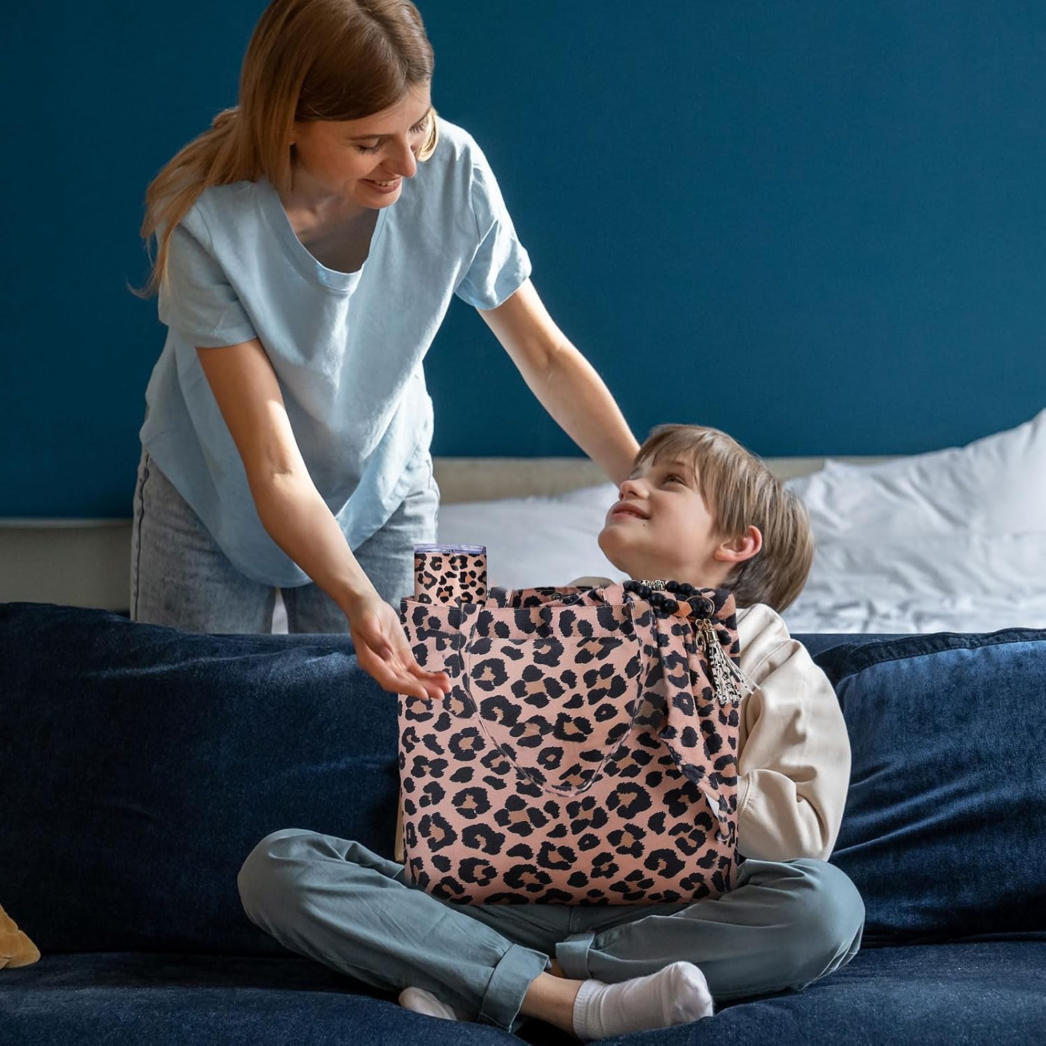 Yaomiao 5 Pcs Leopard Gift Stuff Set for Girl Women Cheetah Print Blanket 20 oz Leopard Stainless Tumbler Cheetah Tote Bag Bracelet Keychain and Socks, Party Gifts Supplies - Image 6